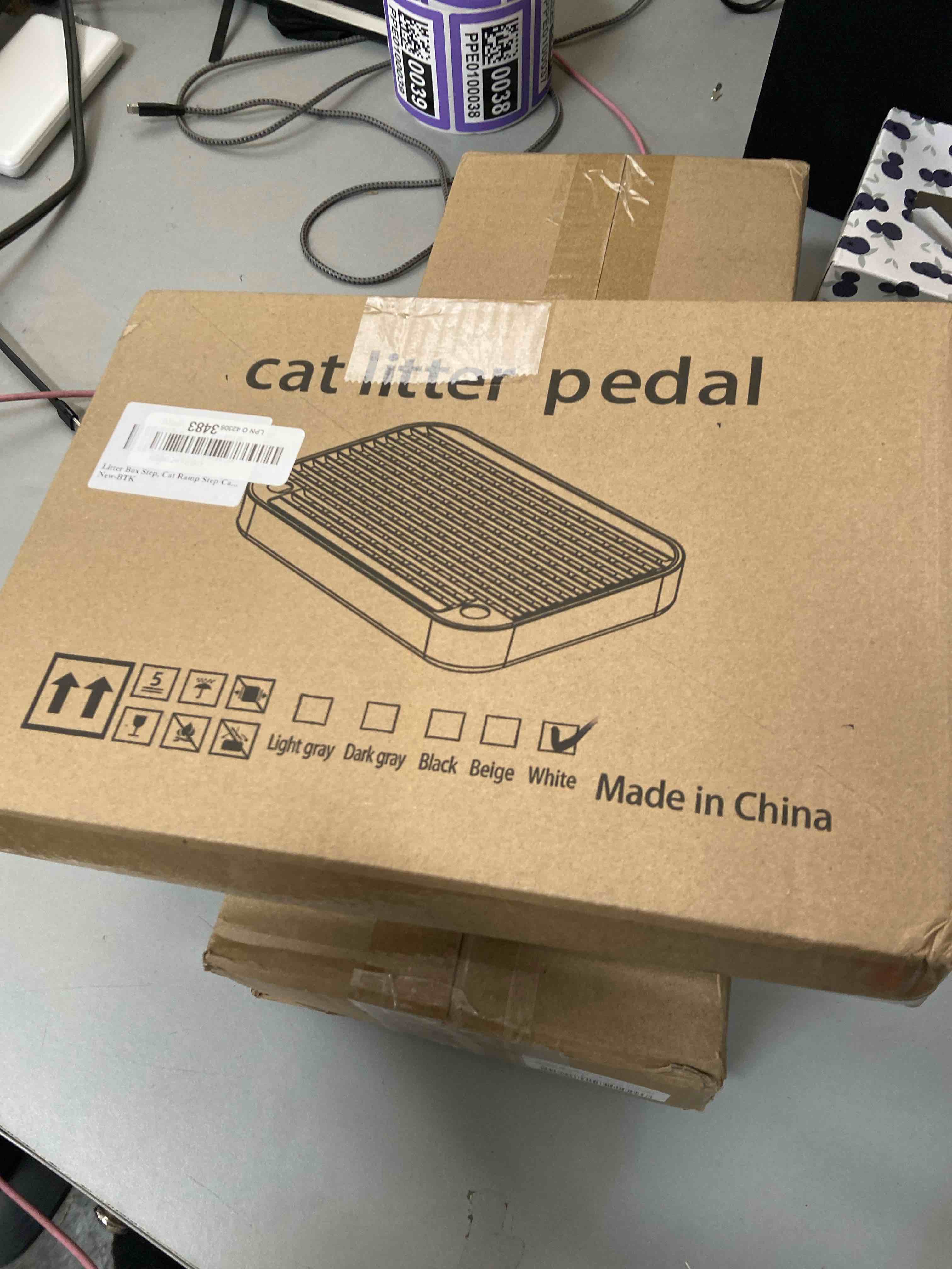 Condition photo showing New/Like New for cat litter box ramp mat with filter function, cat step pedal stool for self-cleaning litter box, easy to clean, ideal for kitten & elderly cats (white)