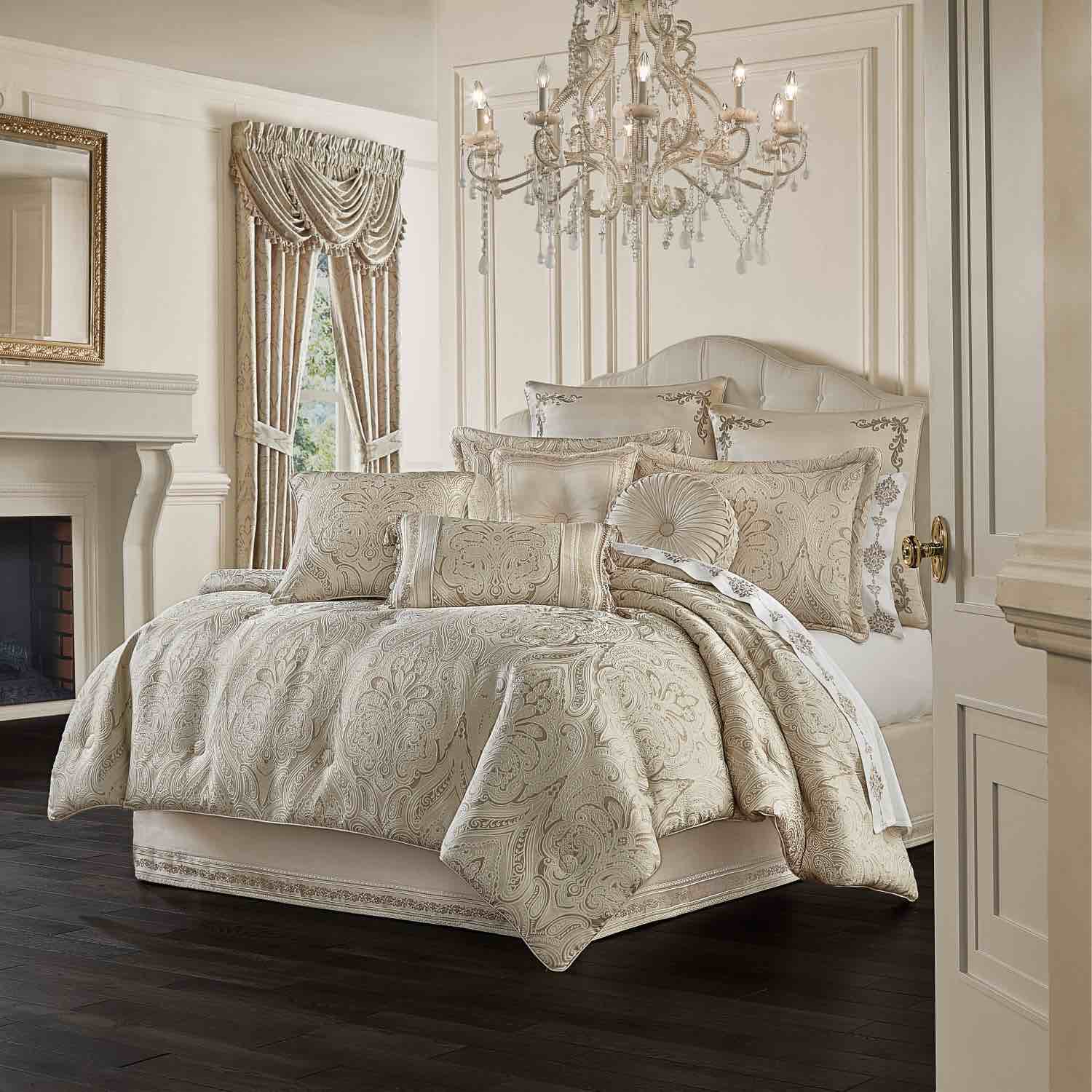 J. Queen New York Trinity Comforter Set King