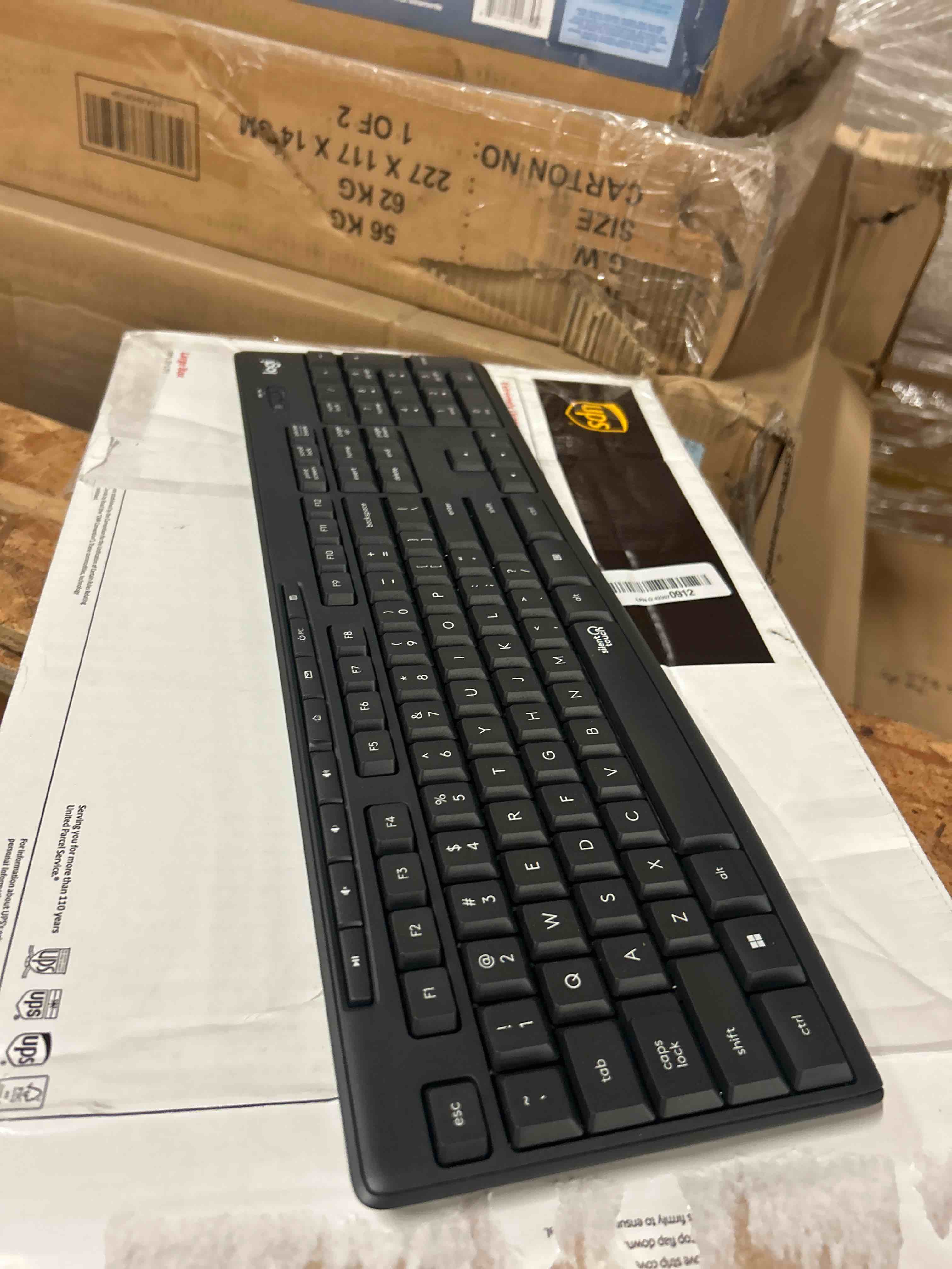 Condition photo showing New/Like New for logitech mk270 full size wireless keyboard and mouse combo - black