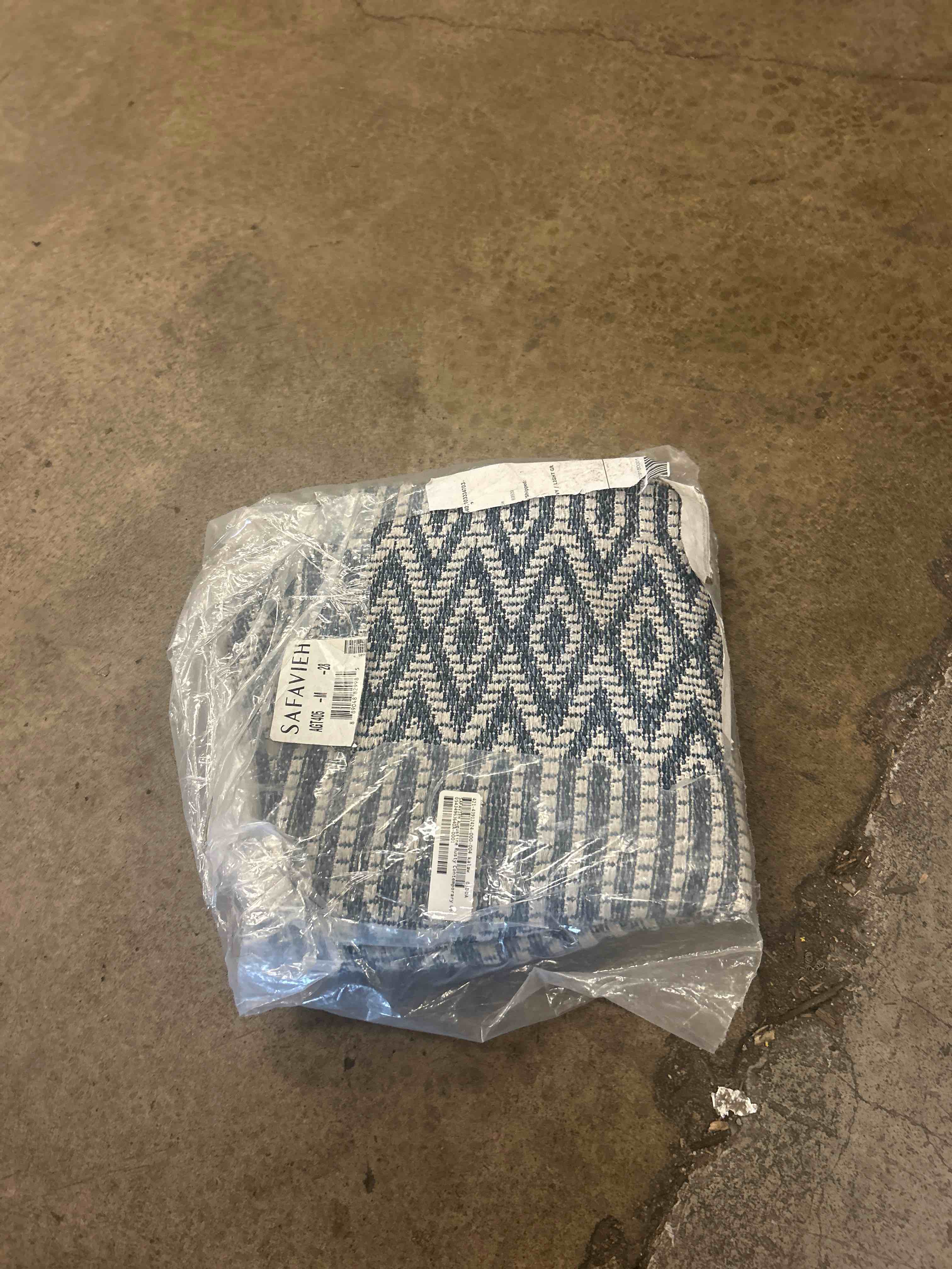 Condition photo showing New/Like New for safavieh augustine collection runner rug - 2' x 8', navy & light grey, geometric design, non-shedding & easy care, ideal for high traffic areas in living room, bedroom (agt405m)