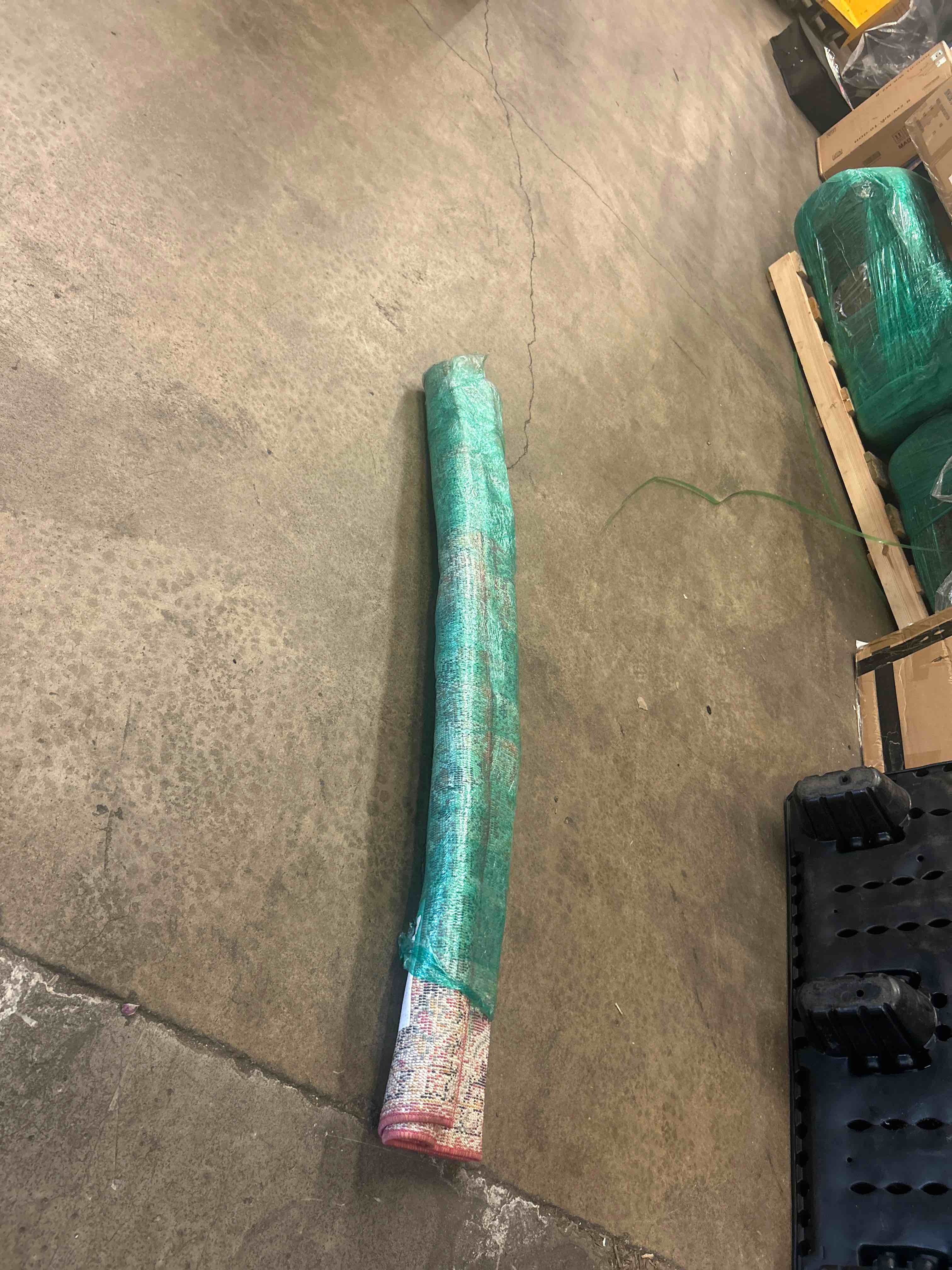 Condition photo showing New/Like New for 3'11"x5'7" abby traditional rugs teal - artistic weavers