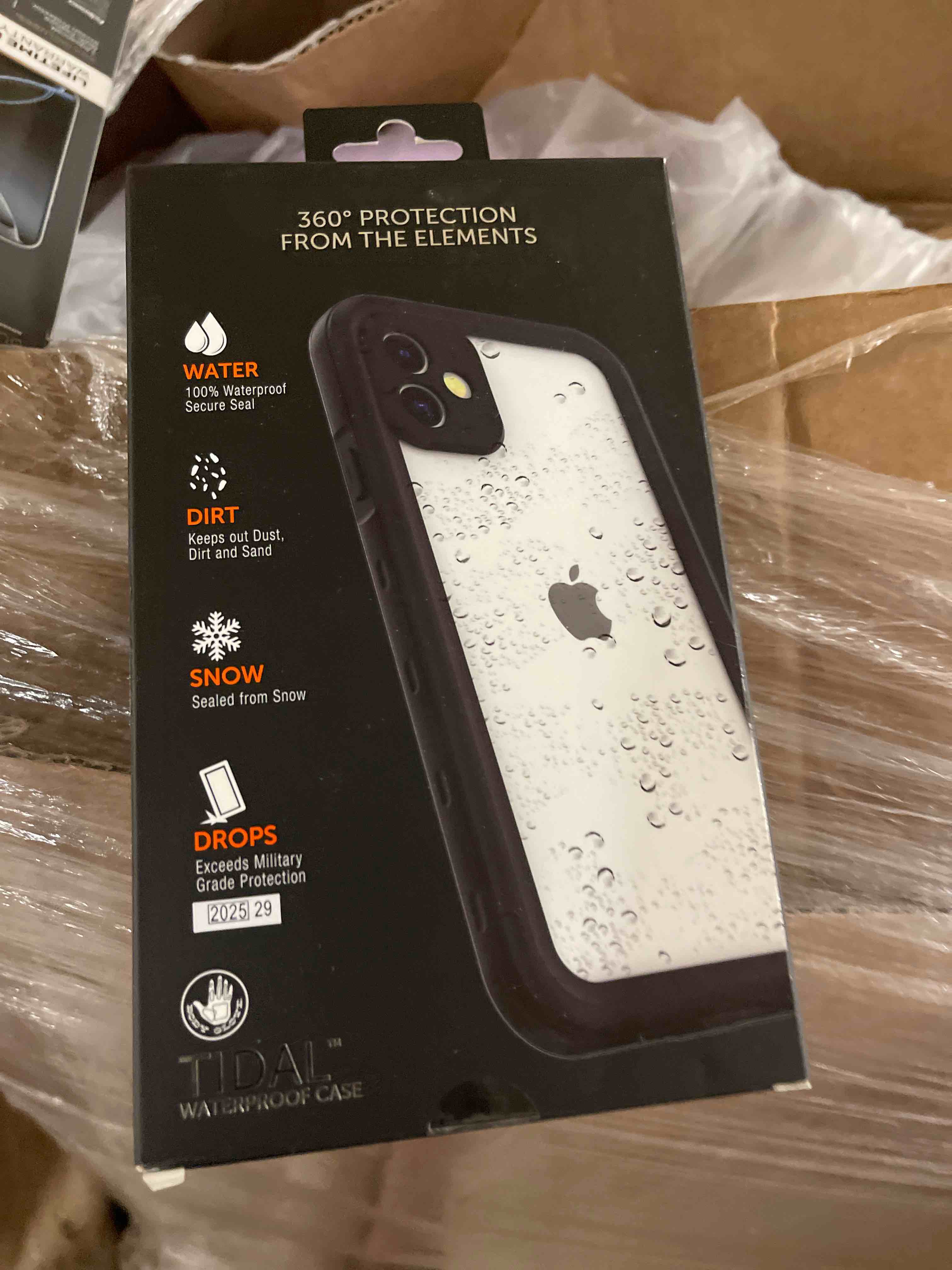 Condition photo showing New/Like New for body glove tidal waterproof phone case for iphone 11 - black/clear