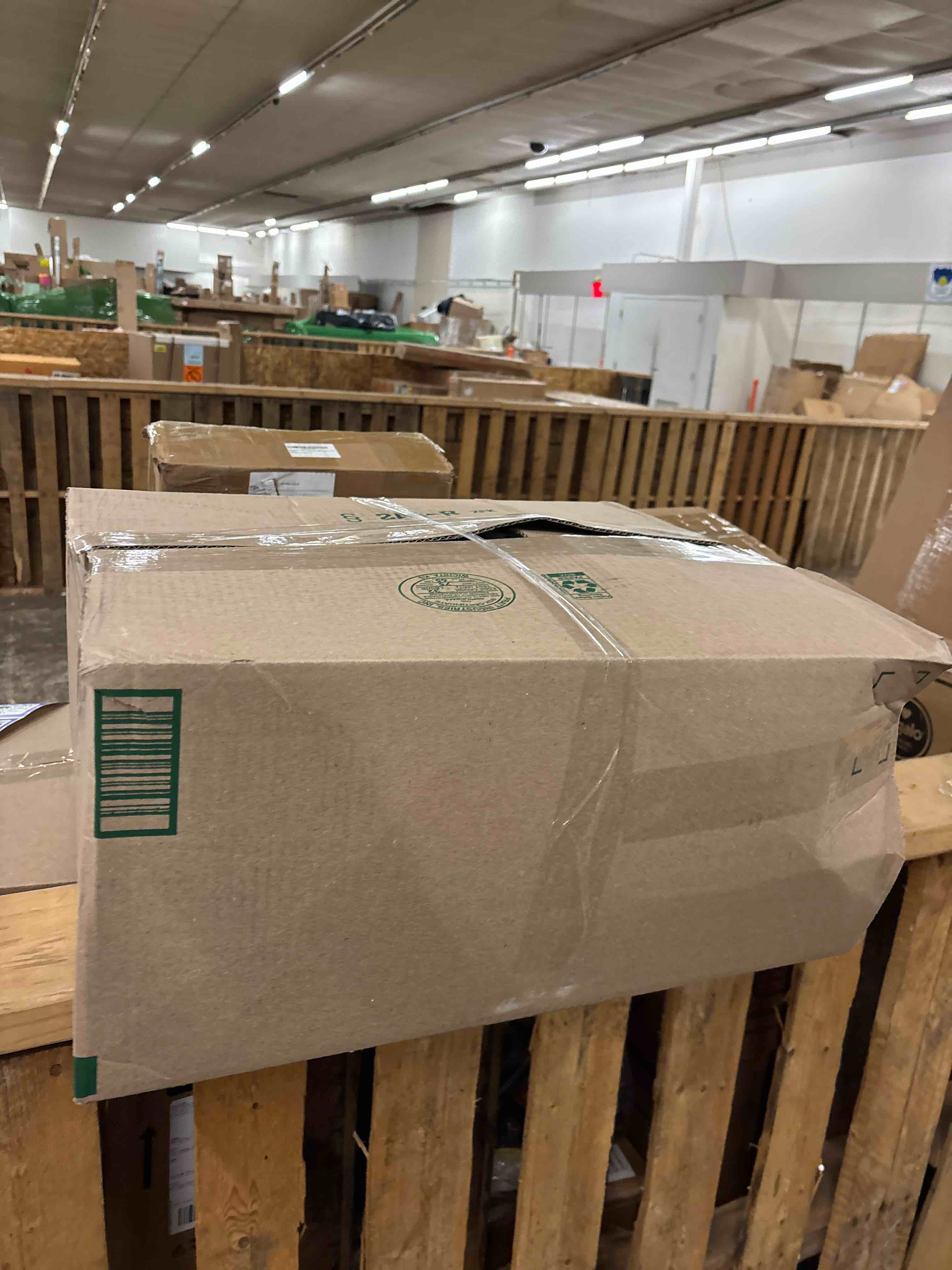 Condition photo showing Good Condition for Washable Area Rug 9'x12' Red Khaki Retro Flowers Boho Design Non-Shedding Easy Care Ideal for High Traffic Areas in Living Room Bedroom Office Coffee Table Kitchen Large Carpet