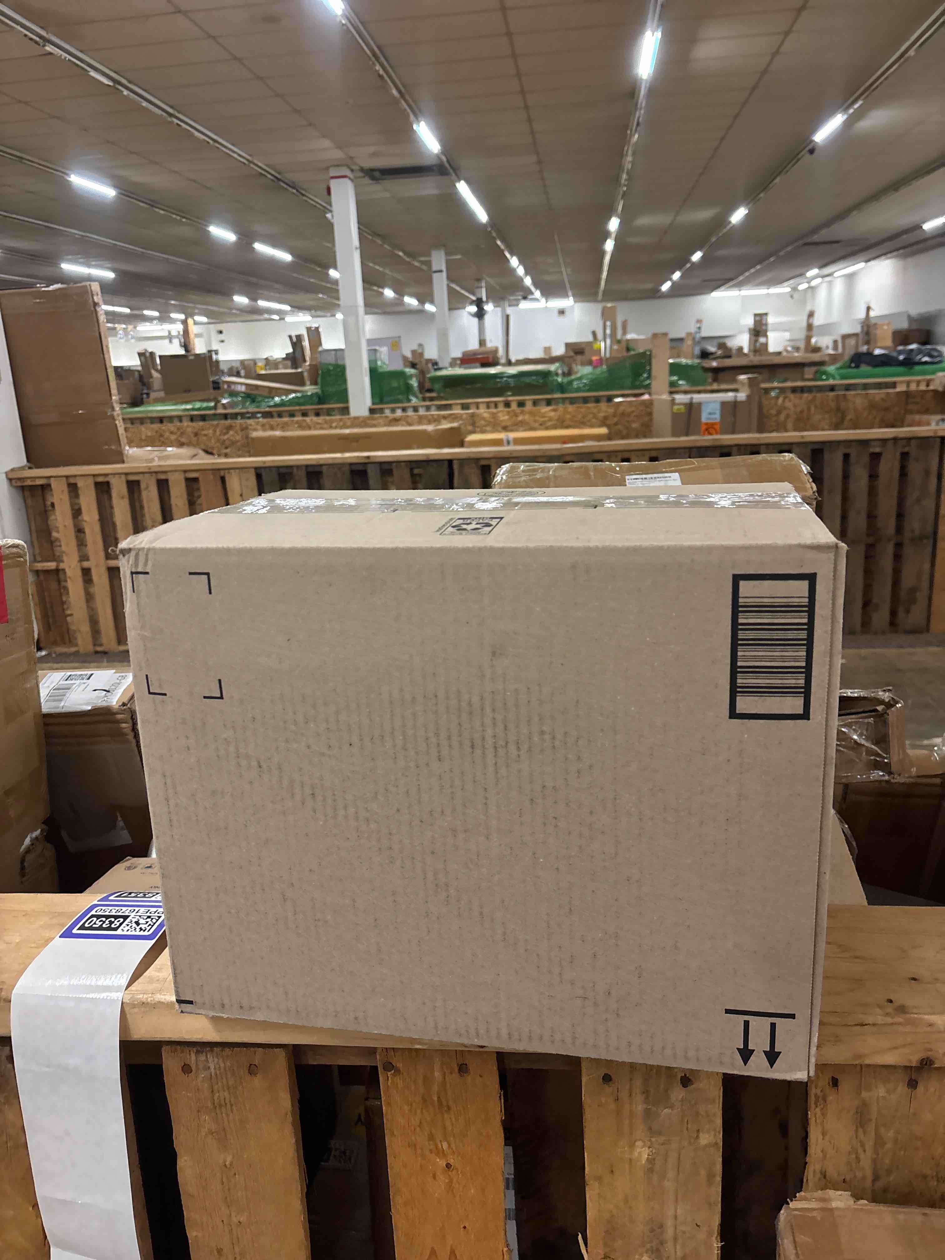 Condition photo showing New/Like New for jinchan Floral Round Rug 6ft Area Rug Washable Vintage Soft Non-Slip Distressed Orange Green 6' Circle Christmas Carpet Low Pile Accent Rug for Living Room Dining Room Bedroom Home Office 6' (Round) Eden Green