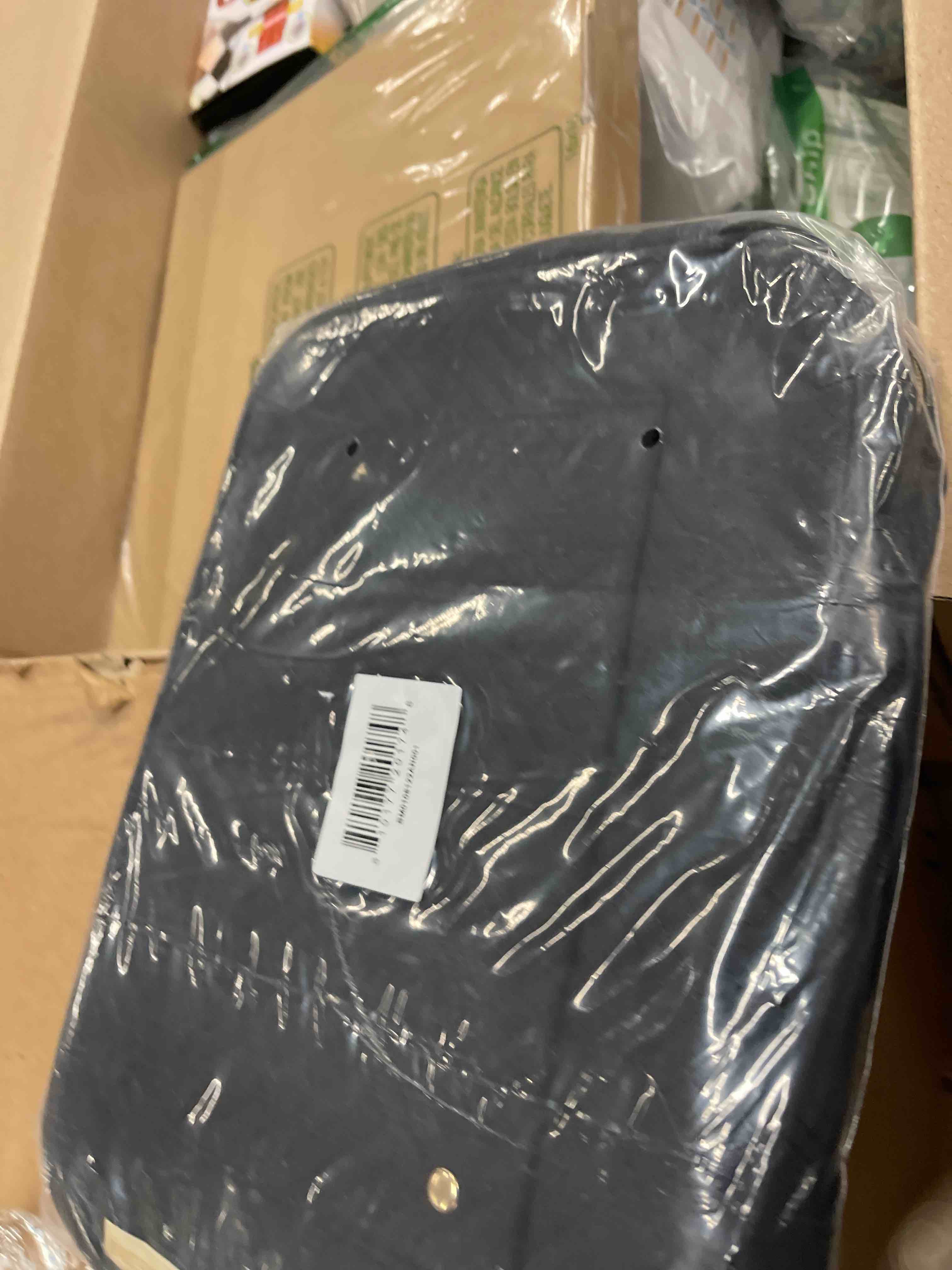 Condition photo showing New/Like New for BAGSMART Large Toiletry Bag Travel Bag with Hanging Hook, Water-resistant Makeup Cosmetic Bag Travel Organizer for Accessories, Shampoo, Full Sized Container, Toiletries