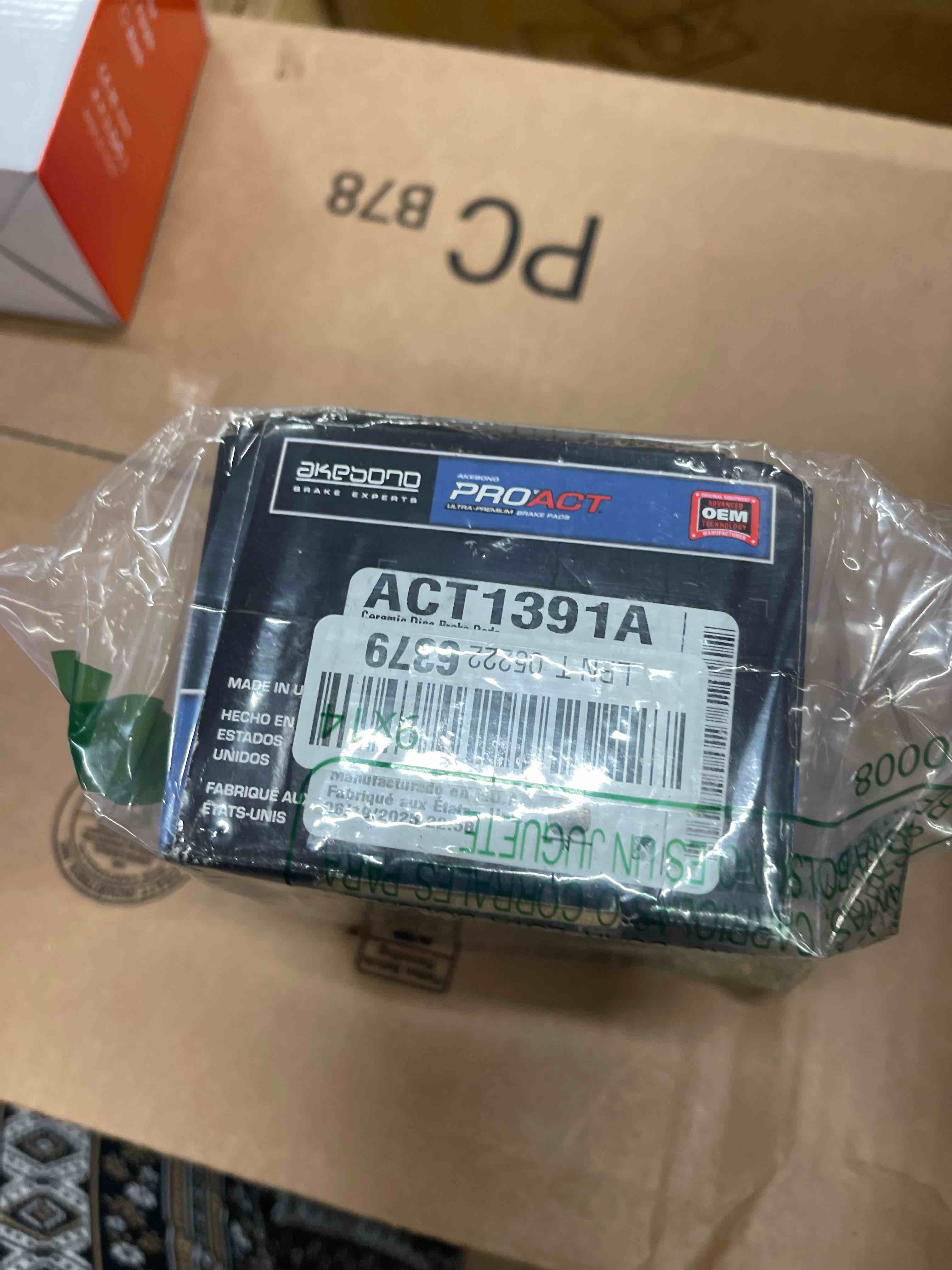 Condition photo showing New/Like New for Akebono-ACT1391 Brake Pad Set