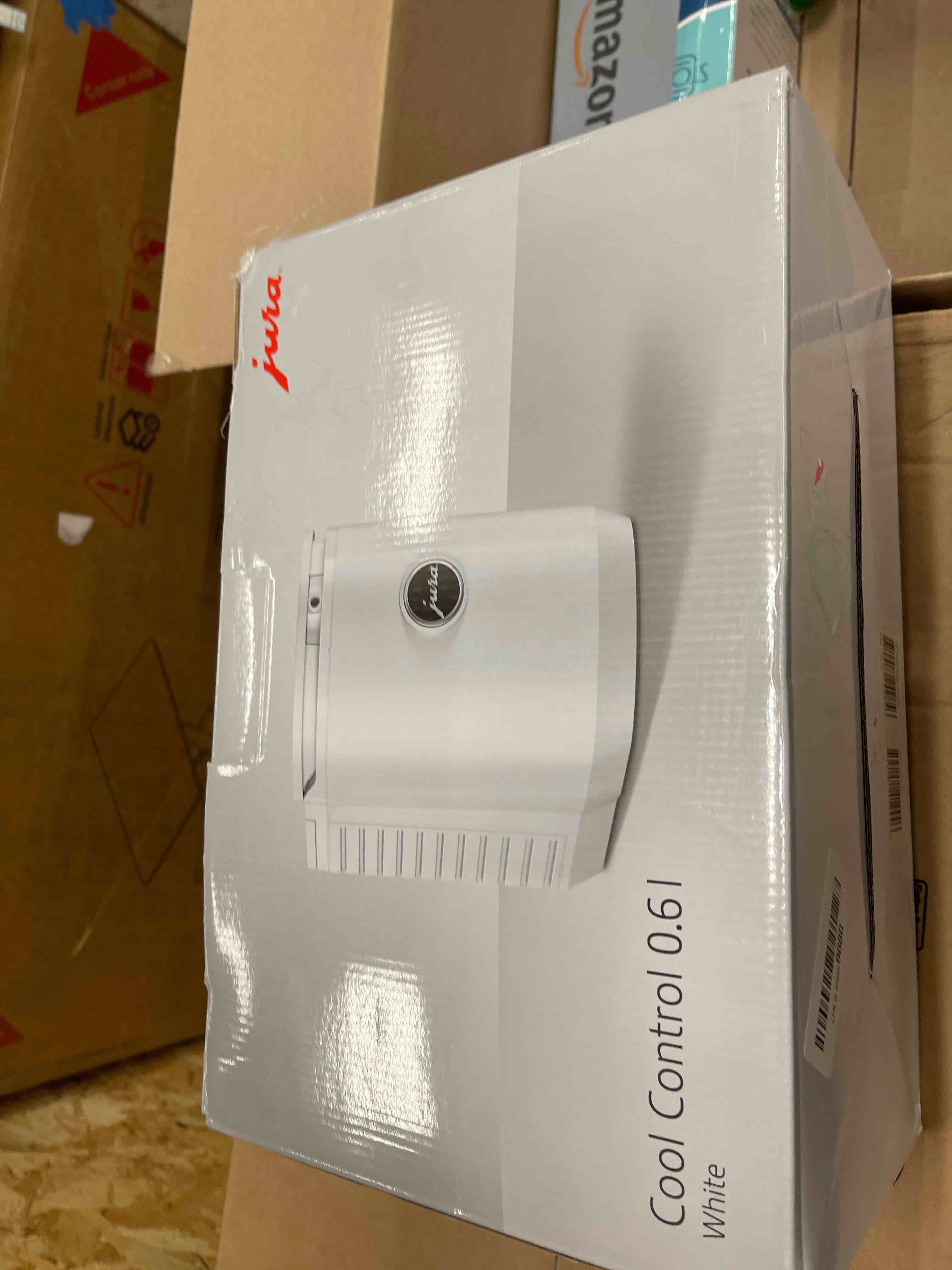 Condition photo showing New/Like New for Jura Cool Control 0.6L, White