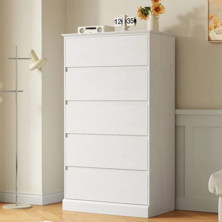 Wade Logan 5 Drawer Bedroom Dresser