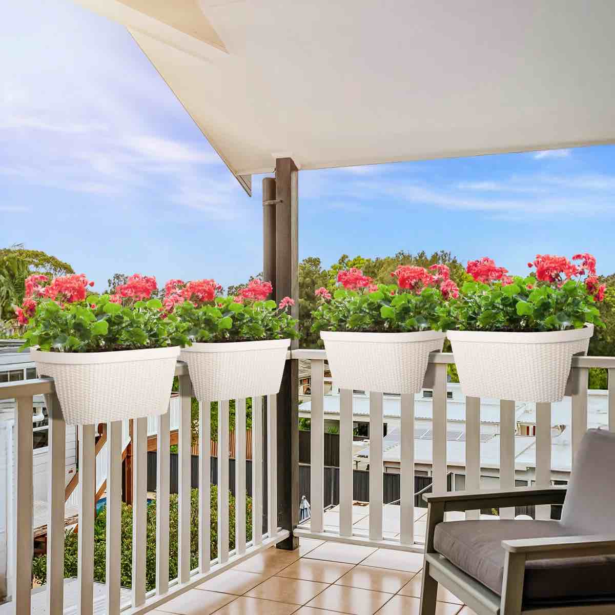 Condition photo showing New/Like New for railing planter (set of 4)
