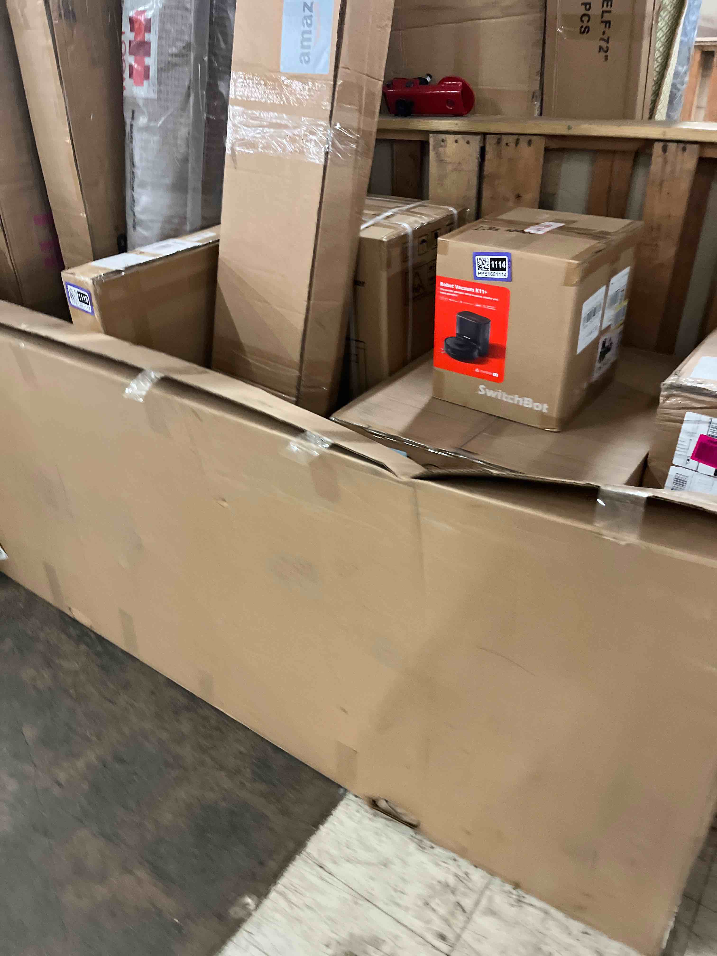 Condition photo showing New/Like New for gator soft tri-fold truck bed tonneau cover w/gear straps | 61319 | fits 2021-2026 ford f-150 5' 7" bed (68.4)