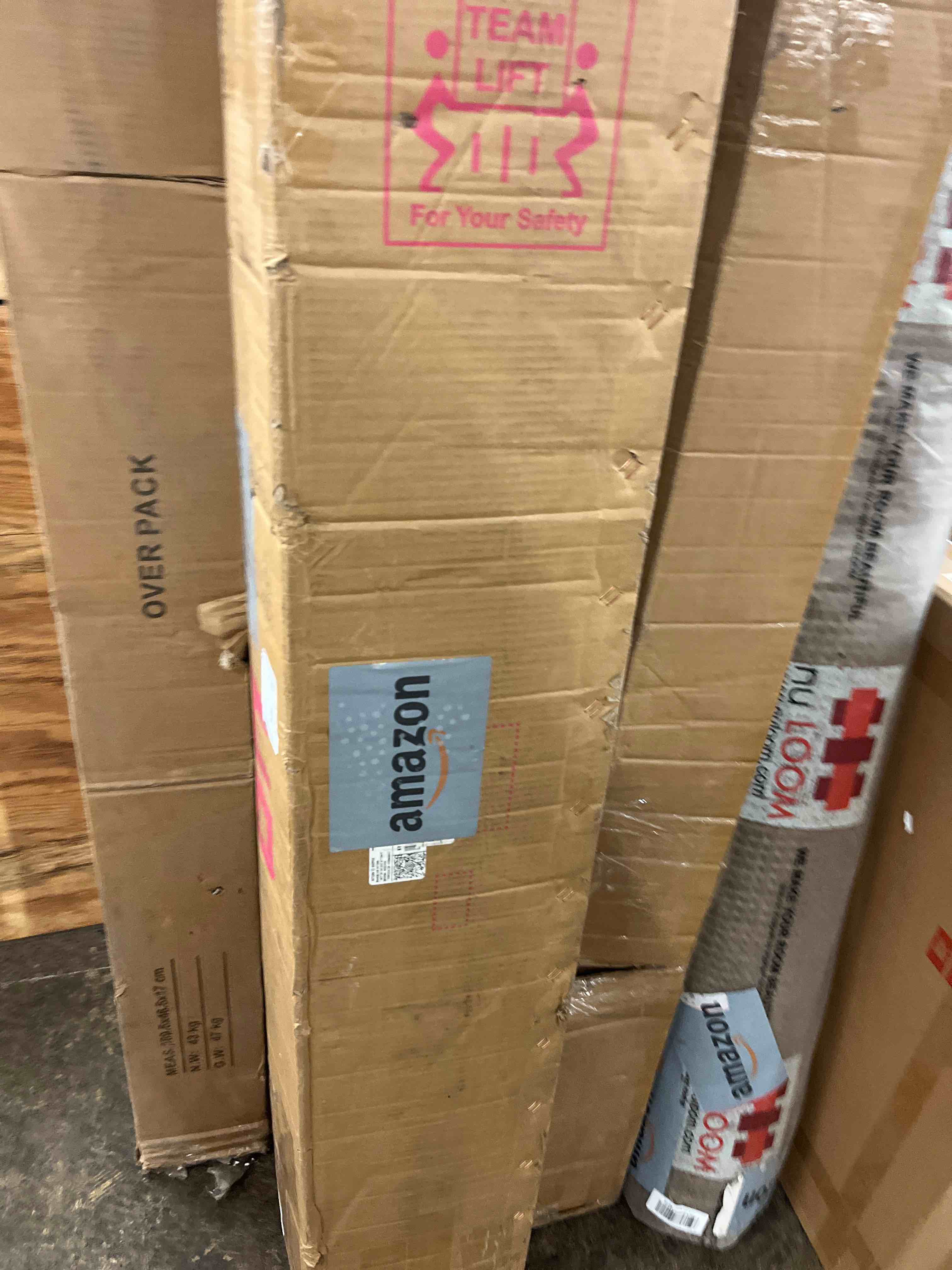Condition photo showing New/Like New for queen mattress 10 inch queen size mattress 80"*60"*12" healthy material soft comfortable breathable four-sided reinforcement quiet easy to clean vacuum packed queen white