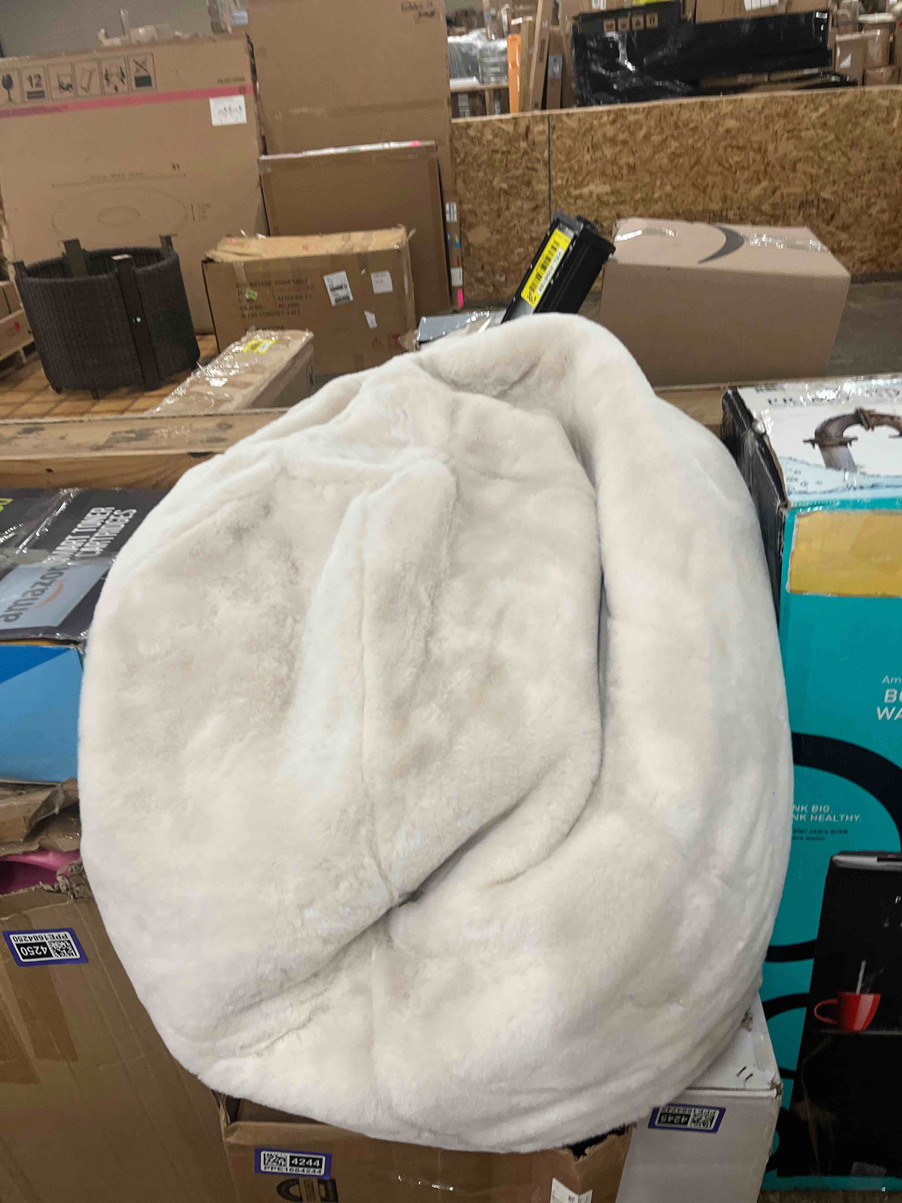 https://s3.amazonaws.com/lotting-images-prod/phillipi/PPE1684203_1760653630476.jpeg