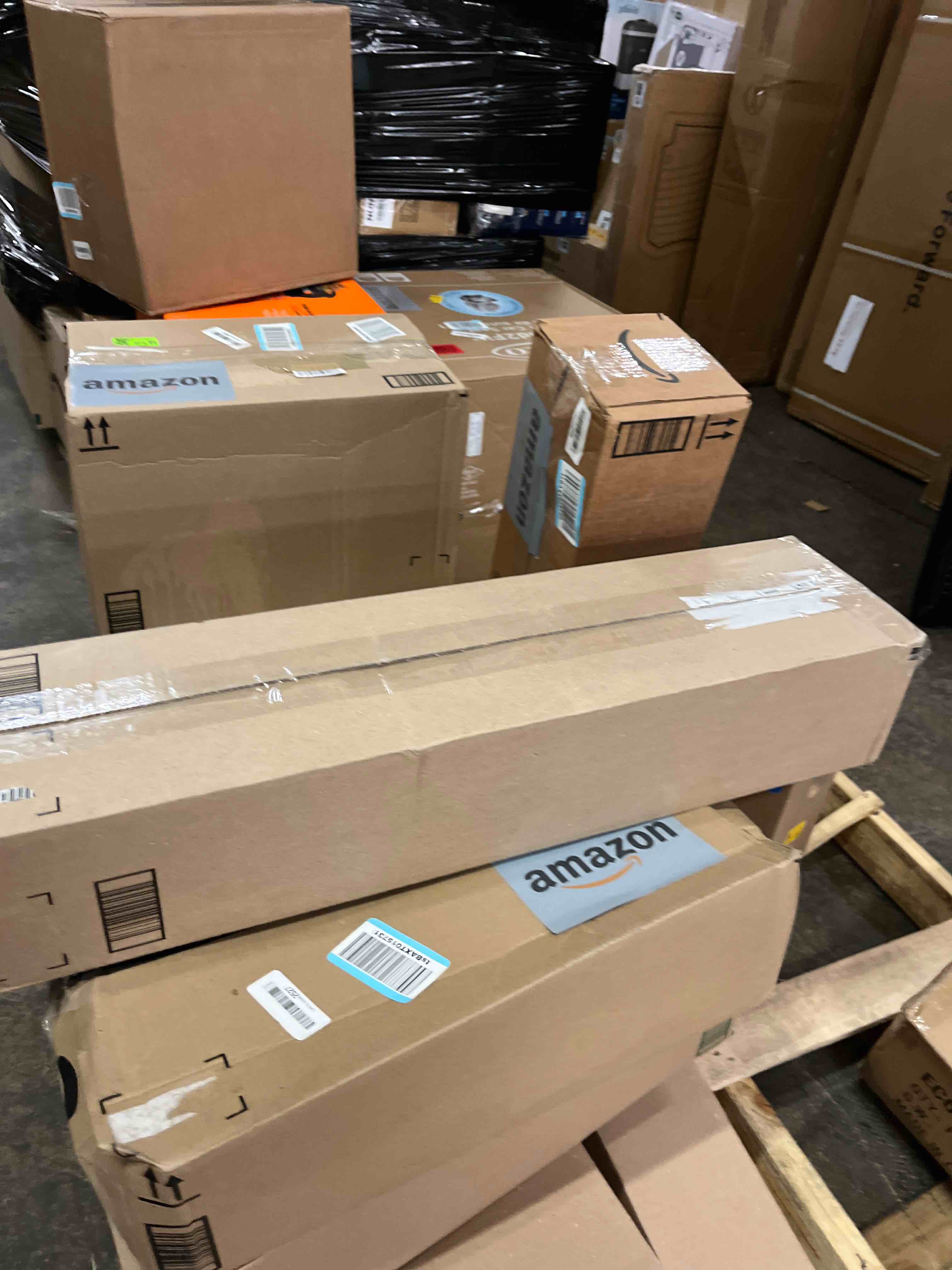 Condition photo showing New/Like New for Hanaive 20 Pcs Artificial Anthurium Flowers 23.6 Inch Fake Anthurium Flowers for DIY Vase Bouquets Centerpiece Arrangements Wedding Bridal Shower Party Home Decor(White)