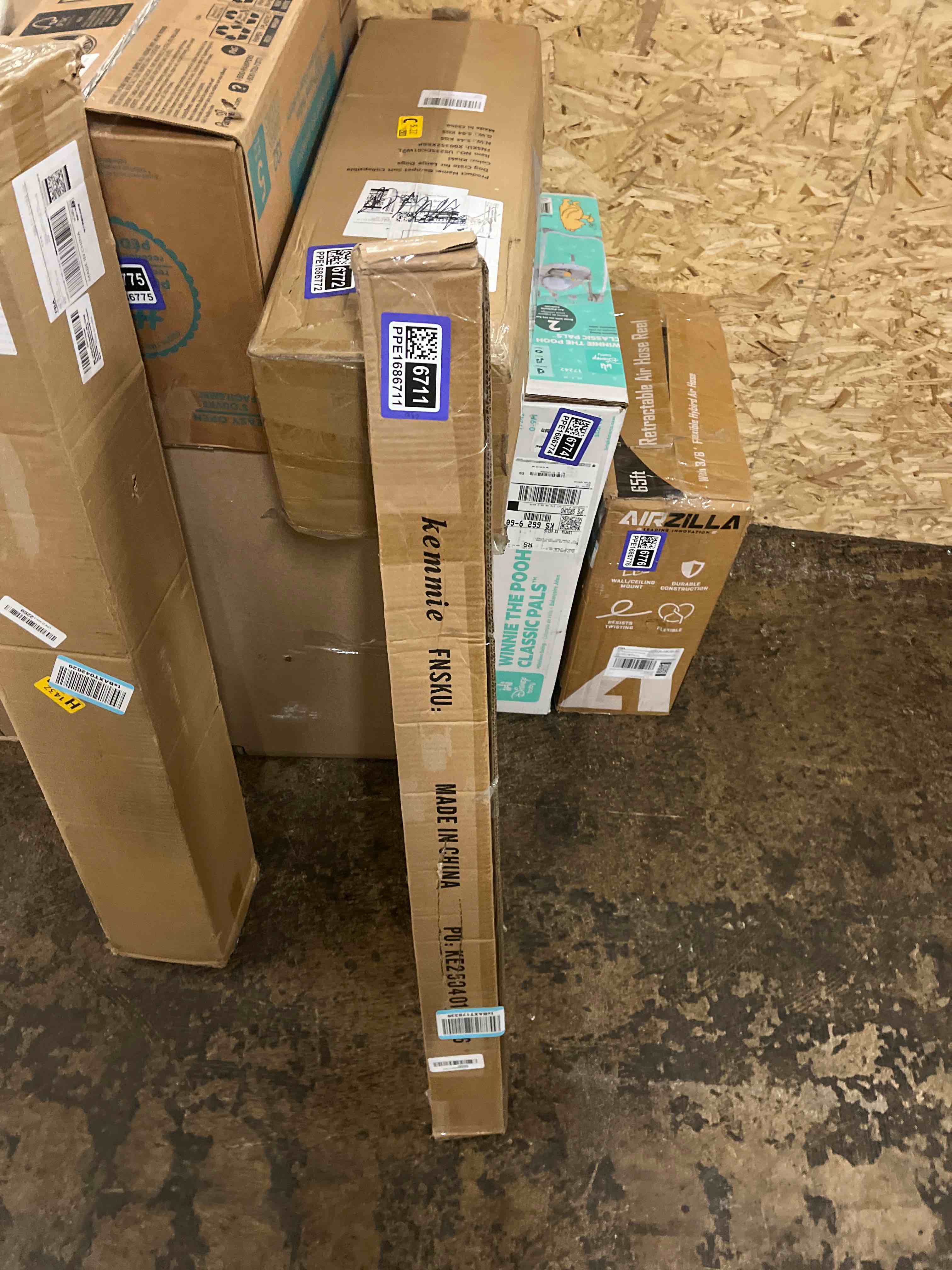 Condition photo showing New/Like New for Kemmie 1" Window Treatment Curtain Rod with Decorative Pattern Urn Finials, Adjustable Length 72-144", Warm Gold