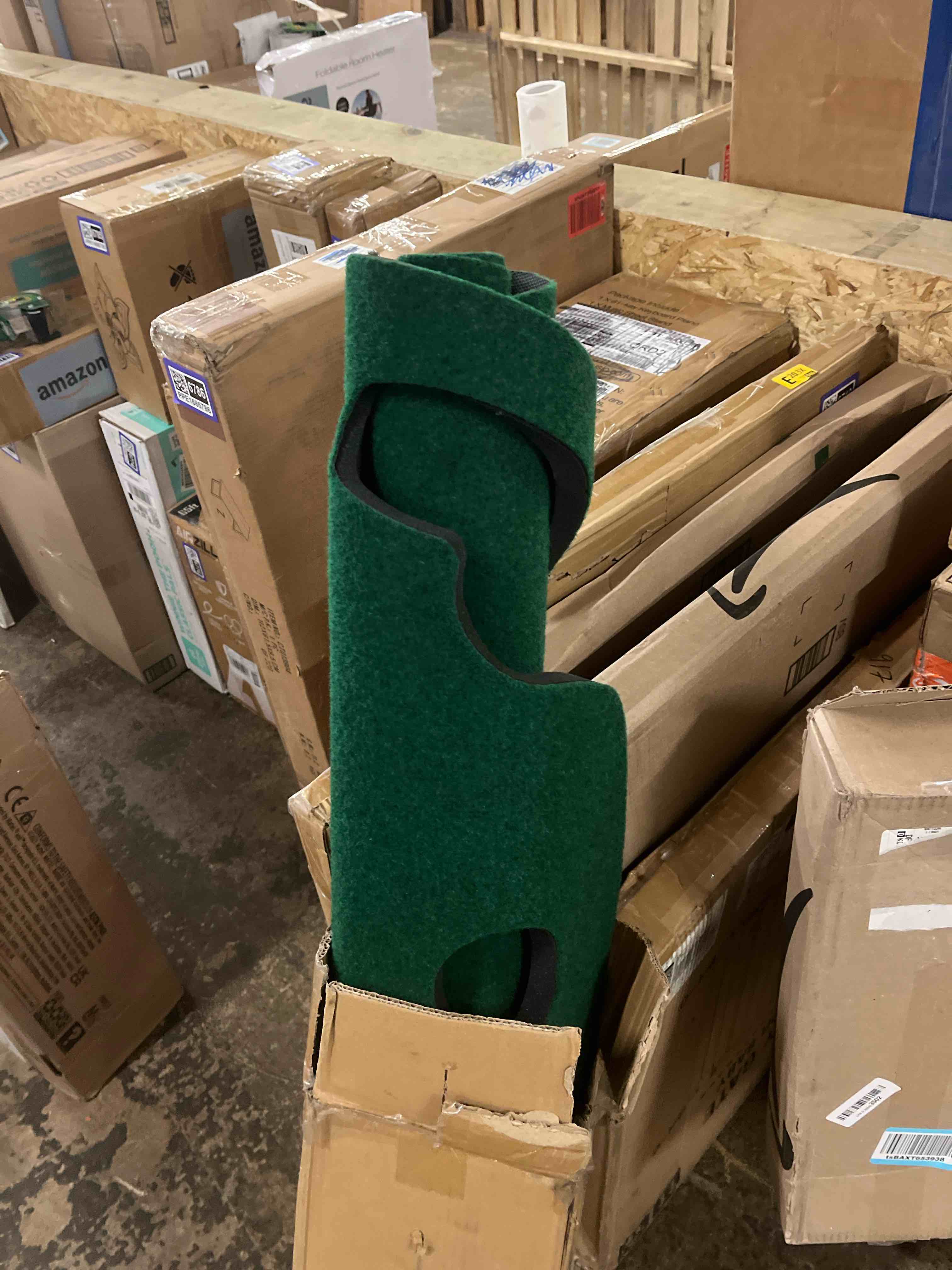 Condition photo showing New/Like New for Amazon Basics Golf Putting Green