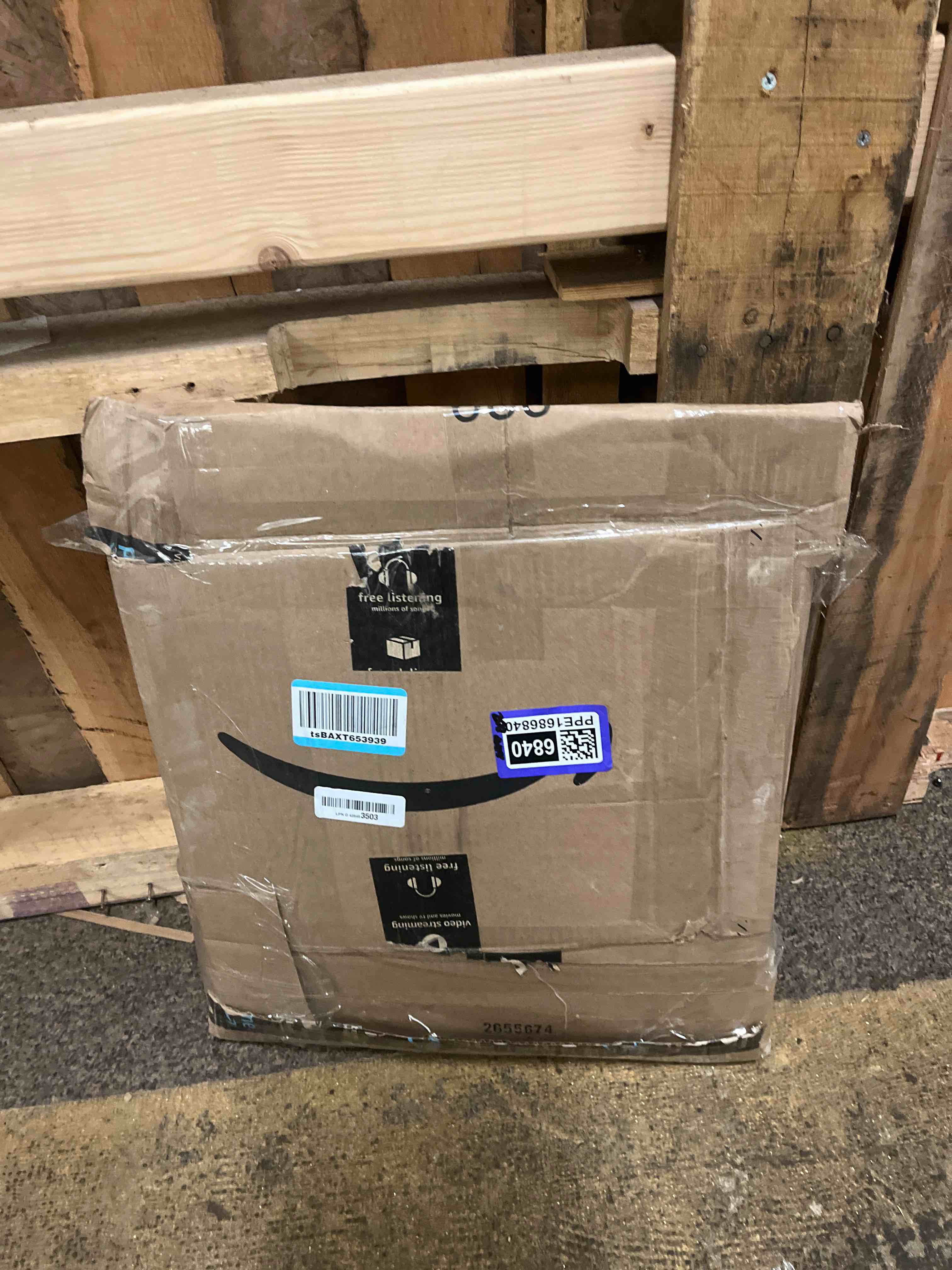 Condition photo showing New/Like New for Wenqik USB Portable Heated Seat Cushion 17.72"x17.72" Heated Stadium Seat Cover 3 Mode Adjustable Heated Seat for Outdoors with Back Support Heating Pad for Chair at Work Office Bench (Black,2 Pcs)