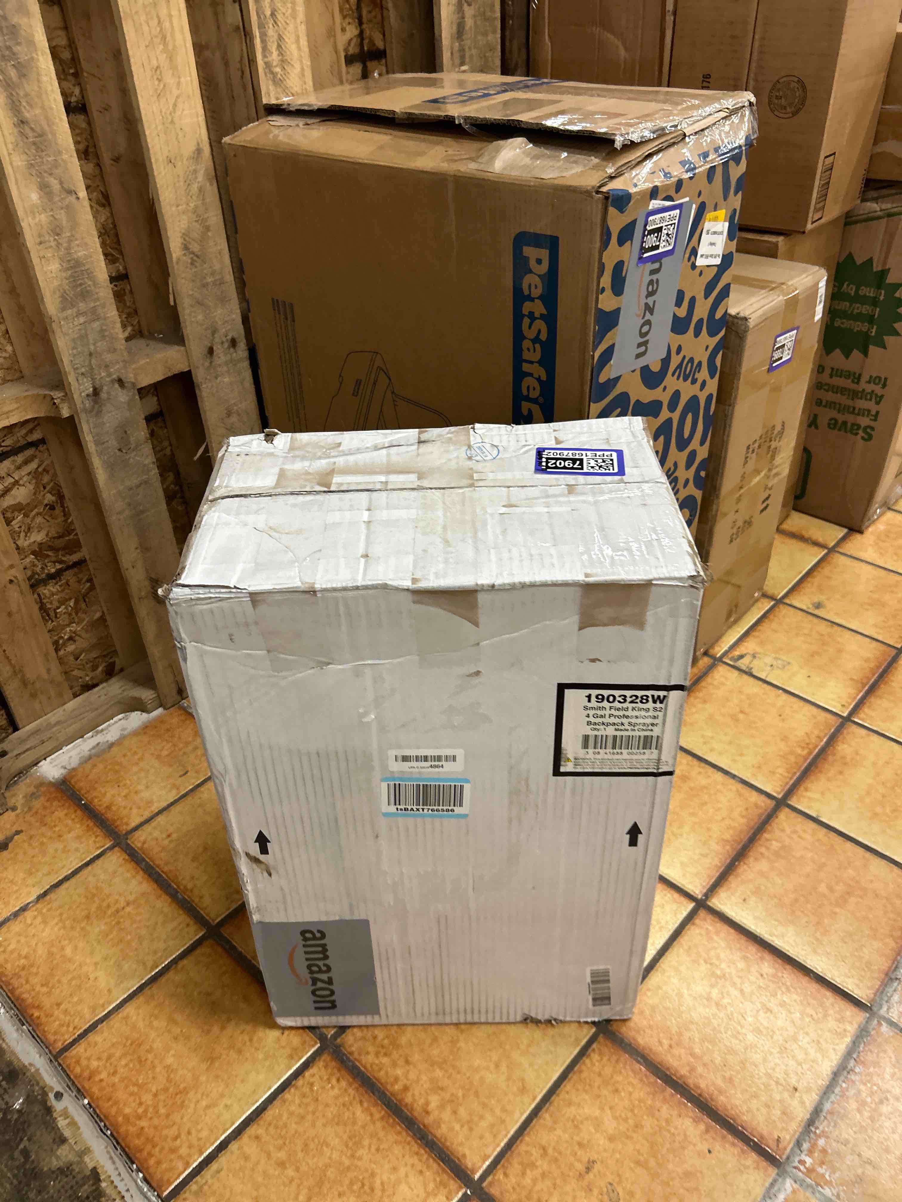 Condition photo showing New/Like New for field king professional 190328 no leak pesticide sprayer pump backpack  white