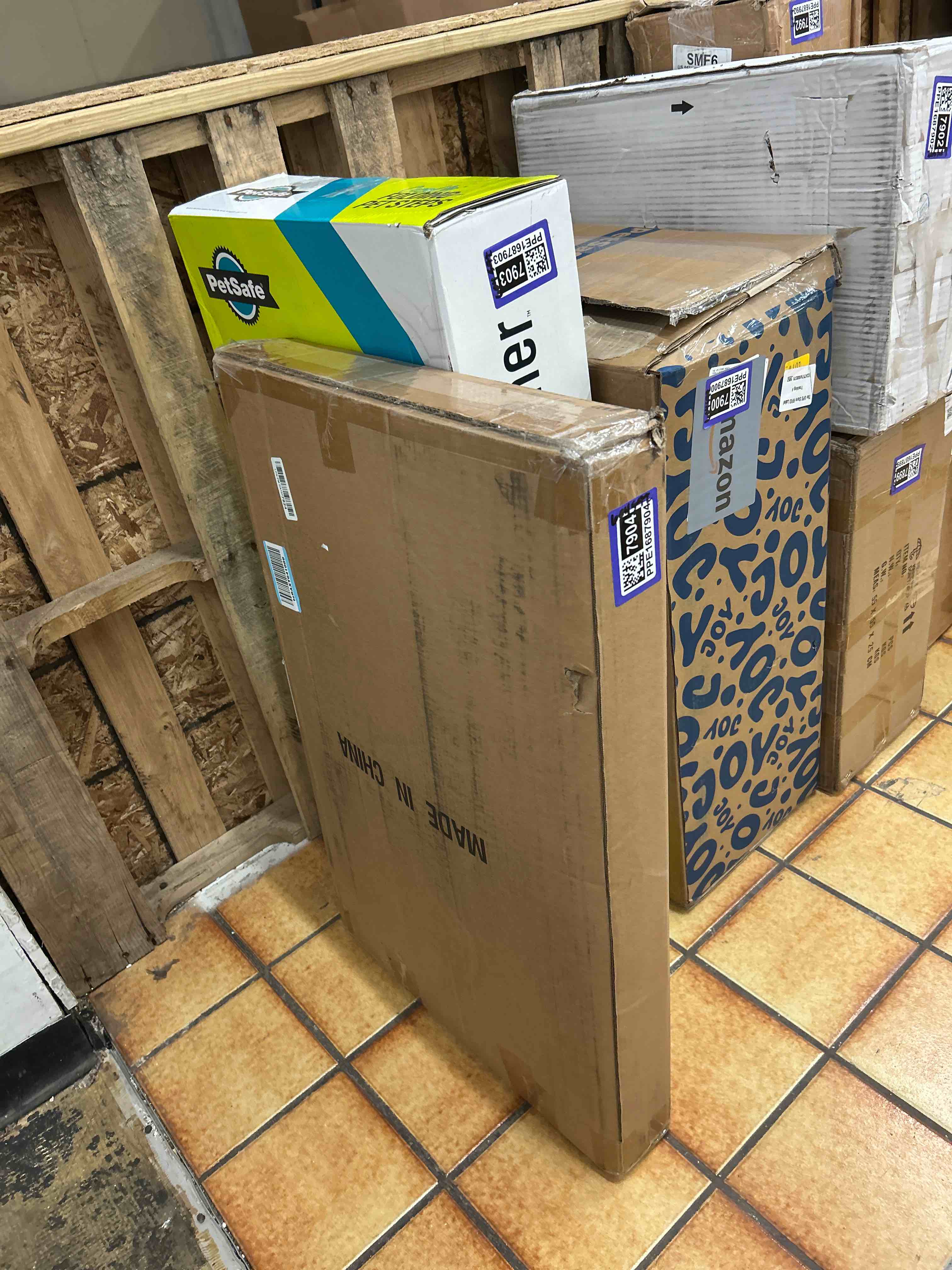 Condition photo showing New/Like New for xl dog car seat extender for full size truck with hard bottom, waterproof dog car seat cover for back seat, pet seat cover with blanket cushion for crew cab f150, tundra, ram 1500, silverado