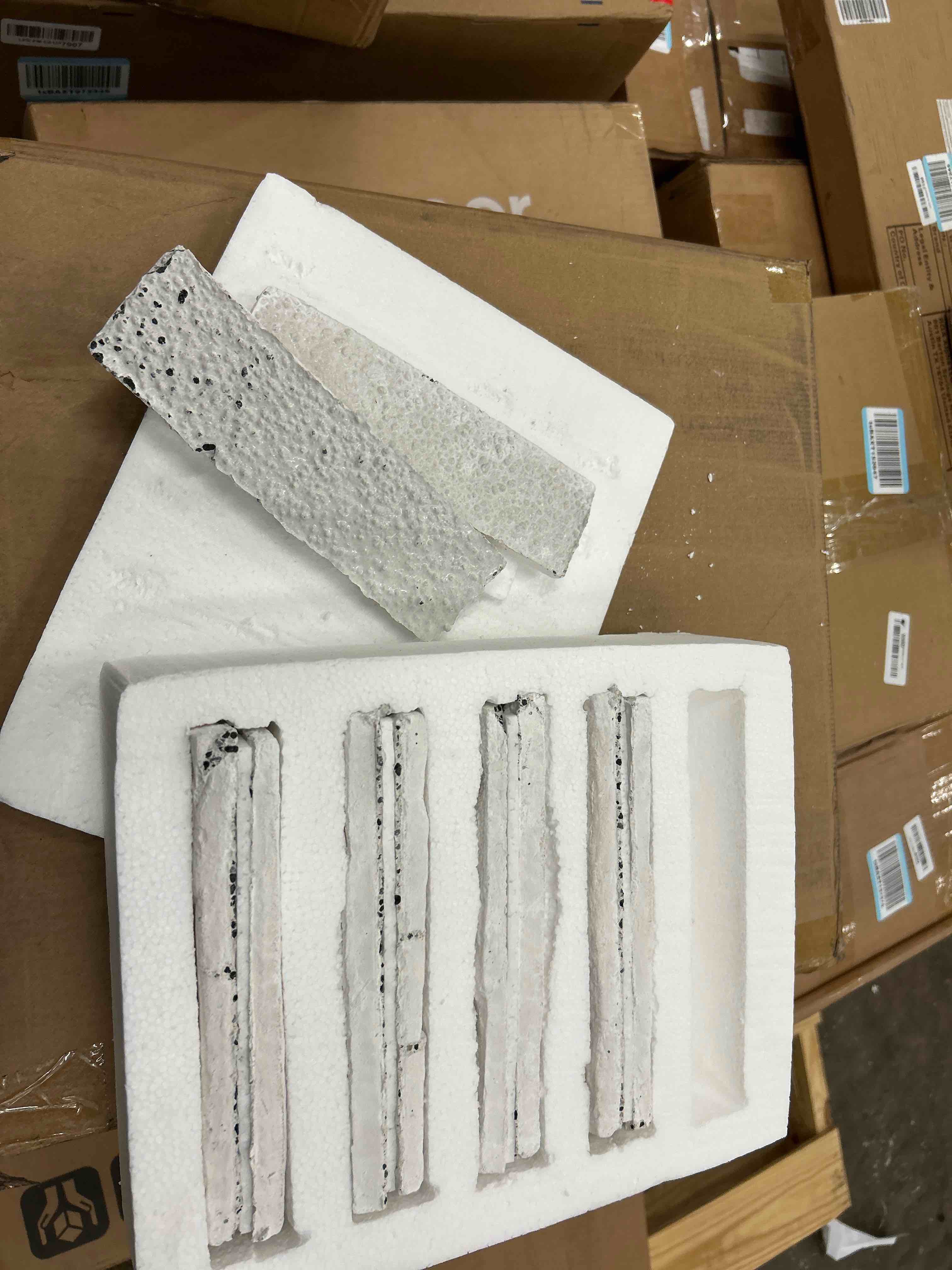 Condition photo showing New/Like New for 40 pcs white thin brick veneers, 2.4" x 7.9" wall brick, 3d faux brick for kitchen backsplash, fireplace, living room, interior and exterior wall decoration (7 sq.ft) (white)