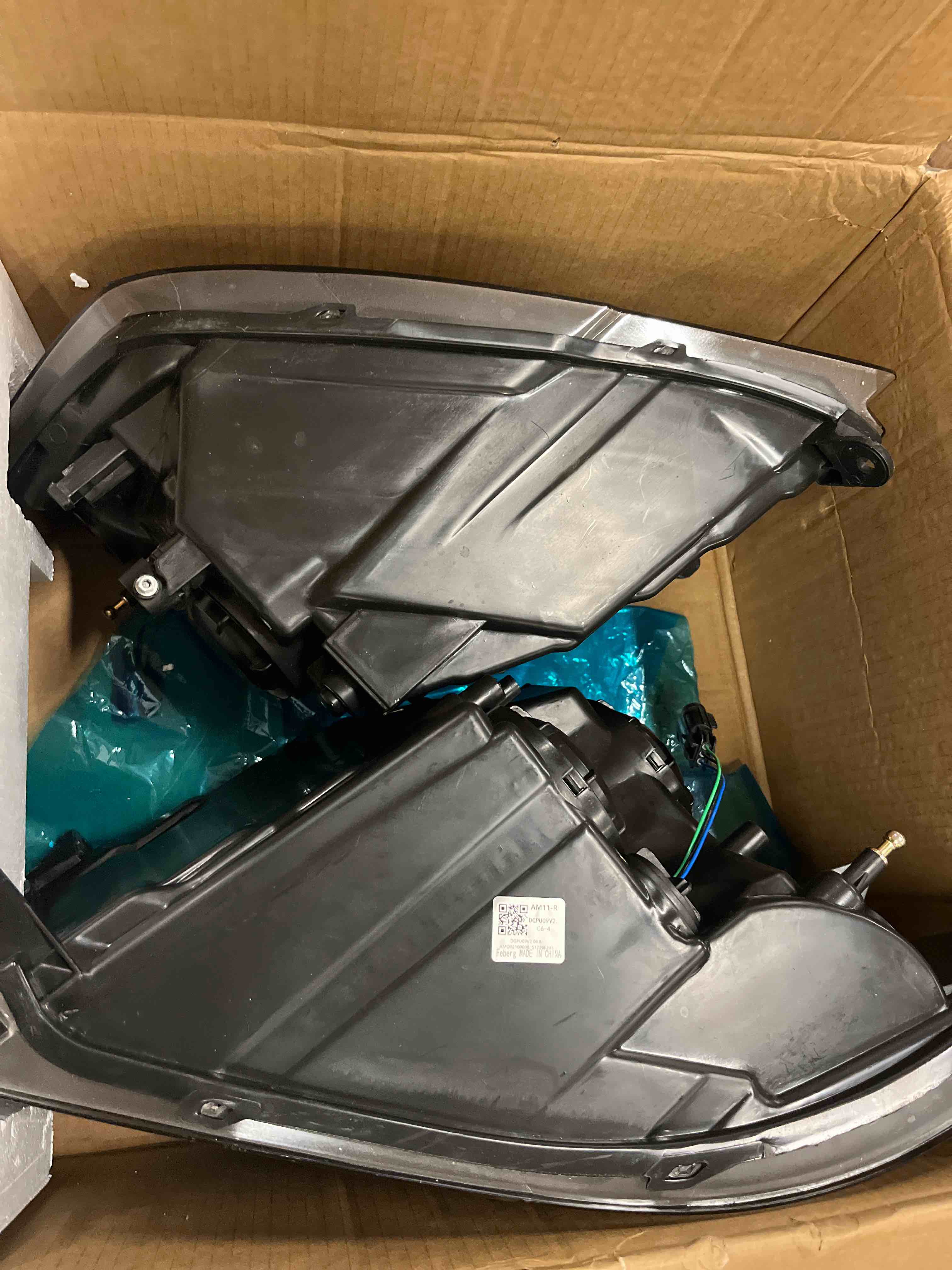 Condition photo showing New/Like New for headlights w/bulbs for 2009-2018 dodge ram 1500/2010-2018 dodge ram 2500 3500 quad pickup r+l