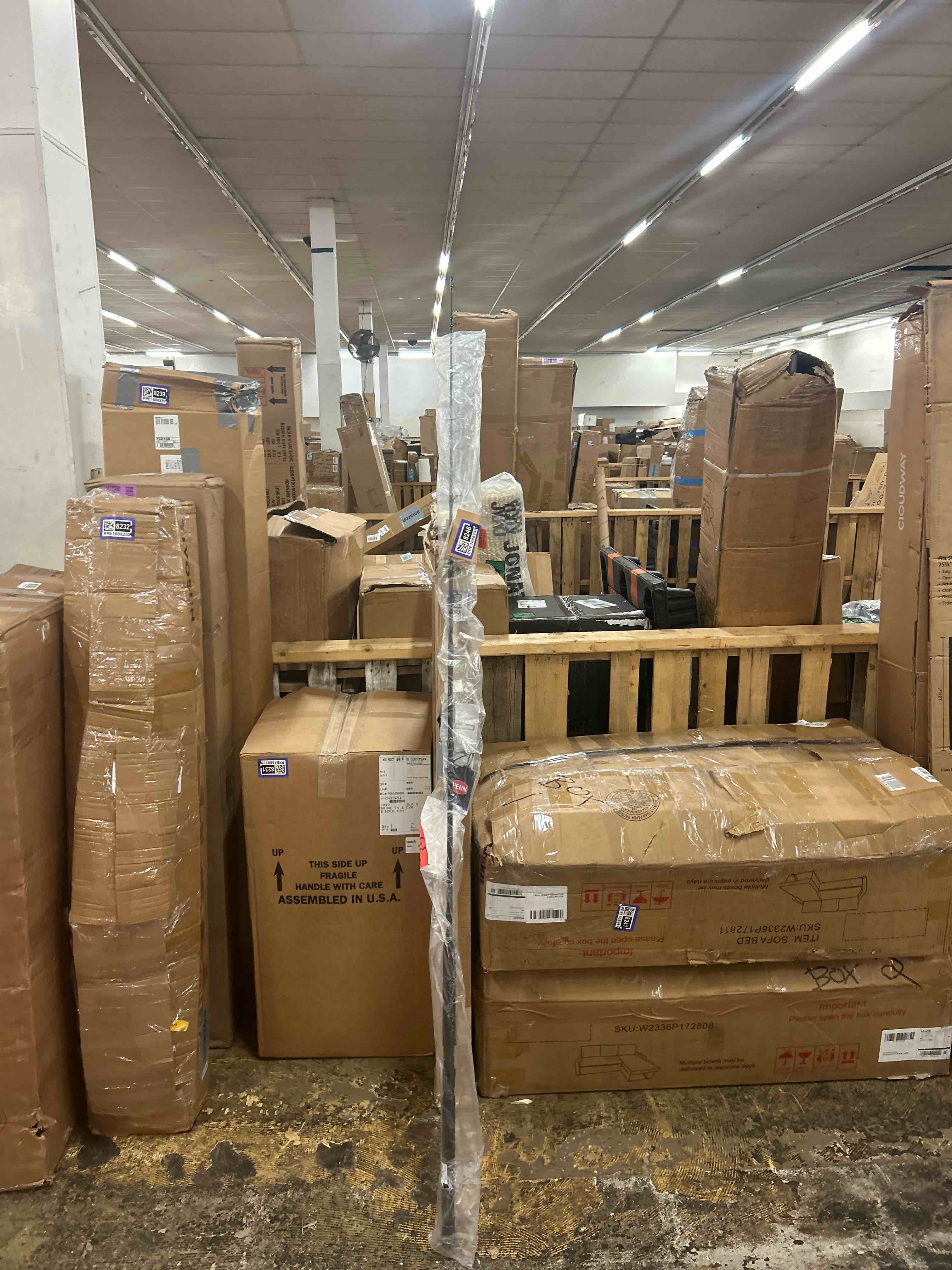 Condition photo showing New/Like New for penn squadron iv surf spinning rod