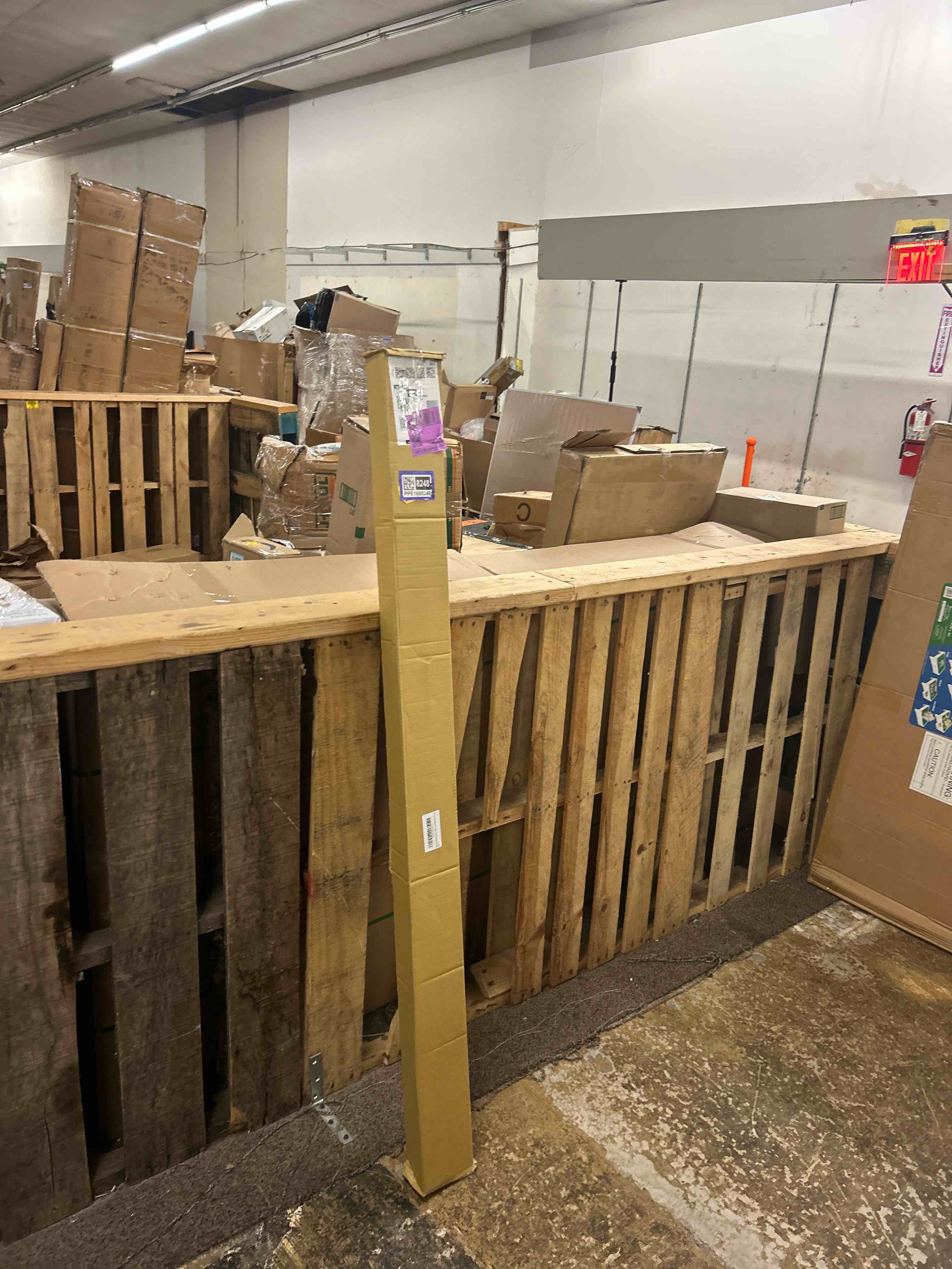 Condition photo showing New/Like New for cheda tailgate molding cap top protector molding trim 61" compatible with 2014-2018 chevy silverado/gmc sierra 1500 fit 2015-2019 chevy silverado/gmc sierra 2500hd 3500hd 22763062, gm1904110