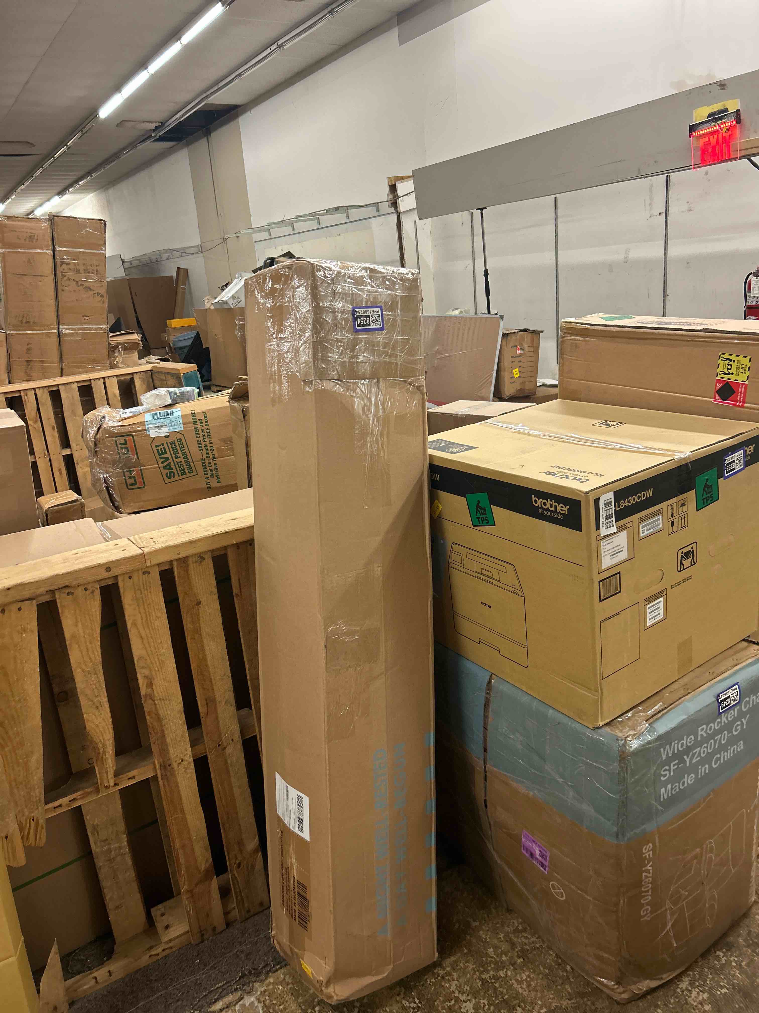 Condition photo showing New/Like New for best price mattress 10 inch queen mattress bed-in-a-box, green tea memory foam , white