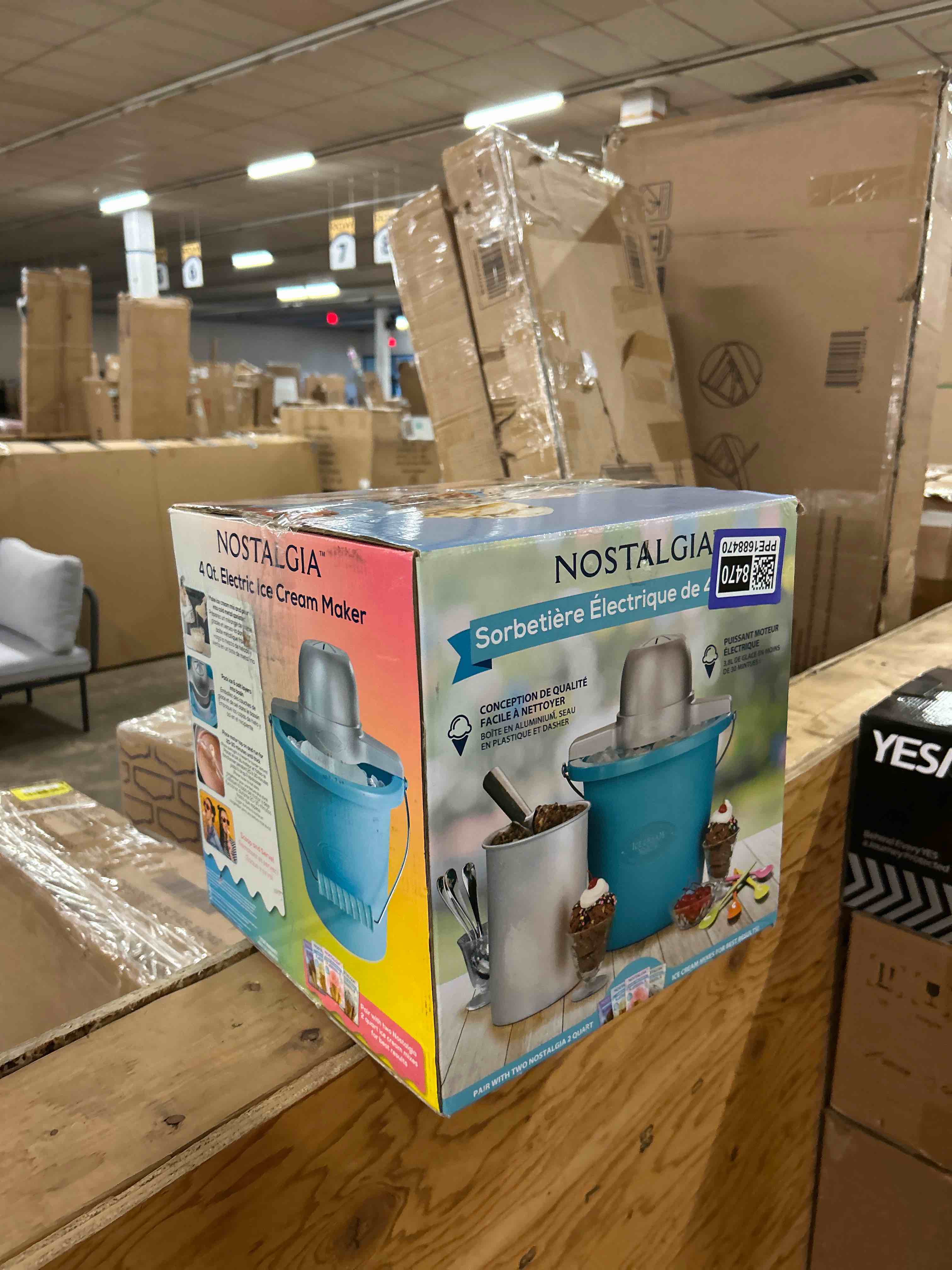 Condition photo showing New/Like New for nostalgia electric ice cream maker - old fashioned soft serve ice cream machine makes frozen yogurt or gelato in minutes - fun kitchen appliance - aqua - 4 quart