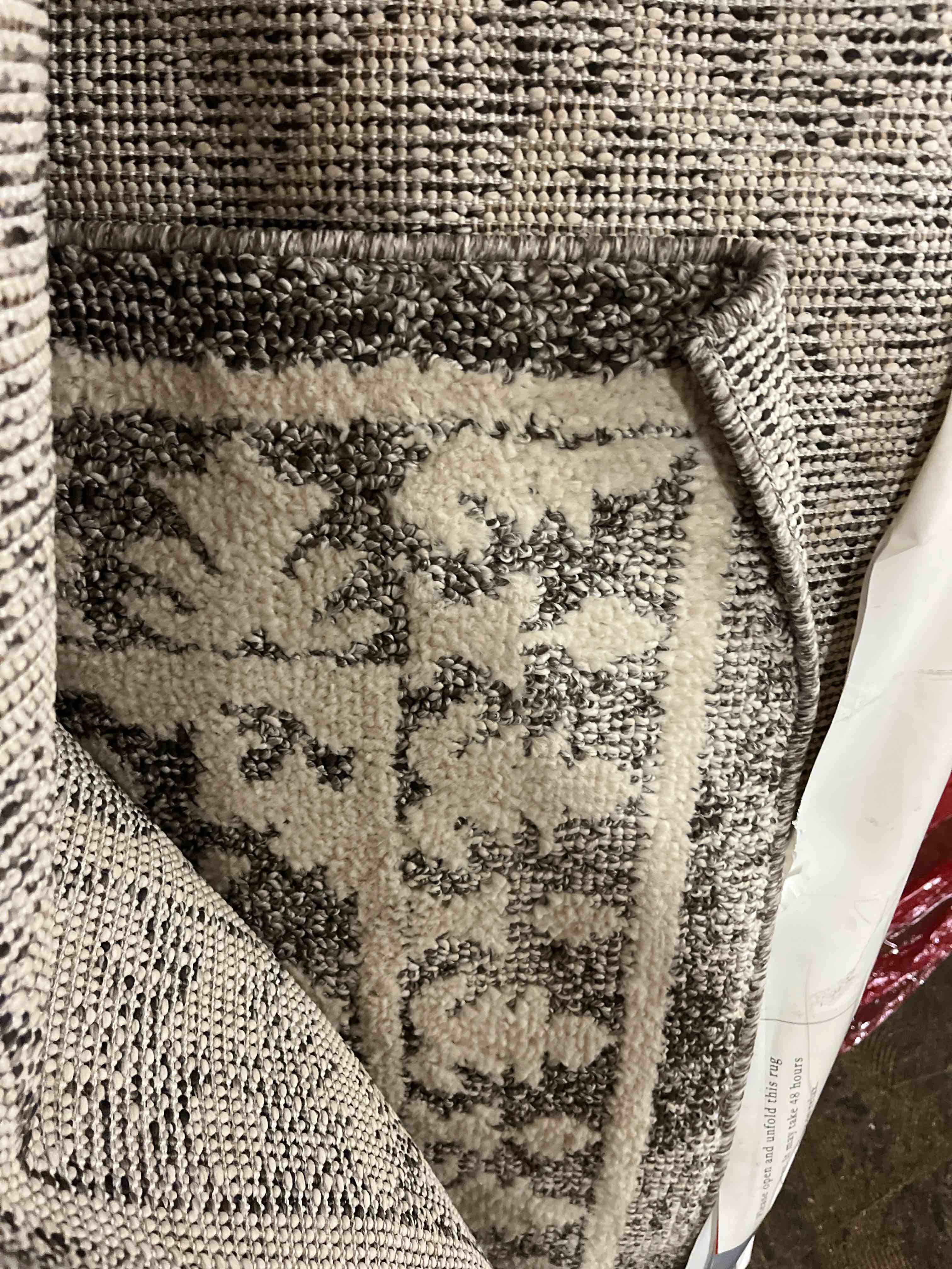 Condition photo showing Good Condition for loloi magnolia home by joanna gaines gigi collection gig-01 grey/ivory 5'-3" x 7'-6" area rug