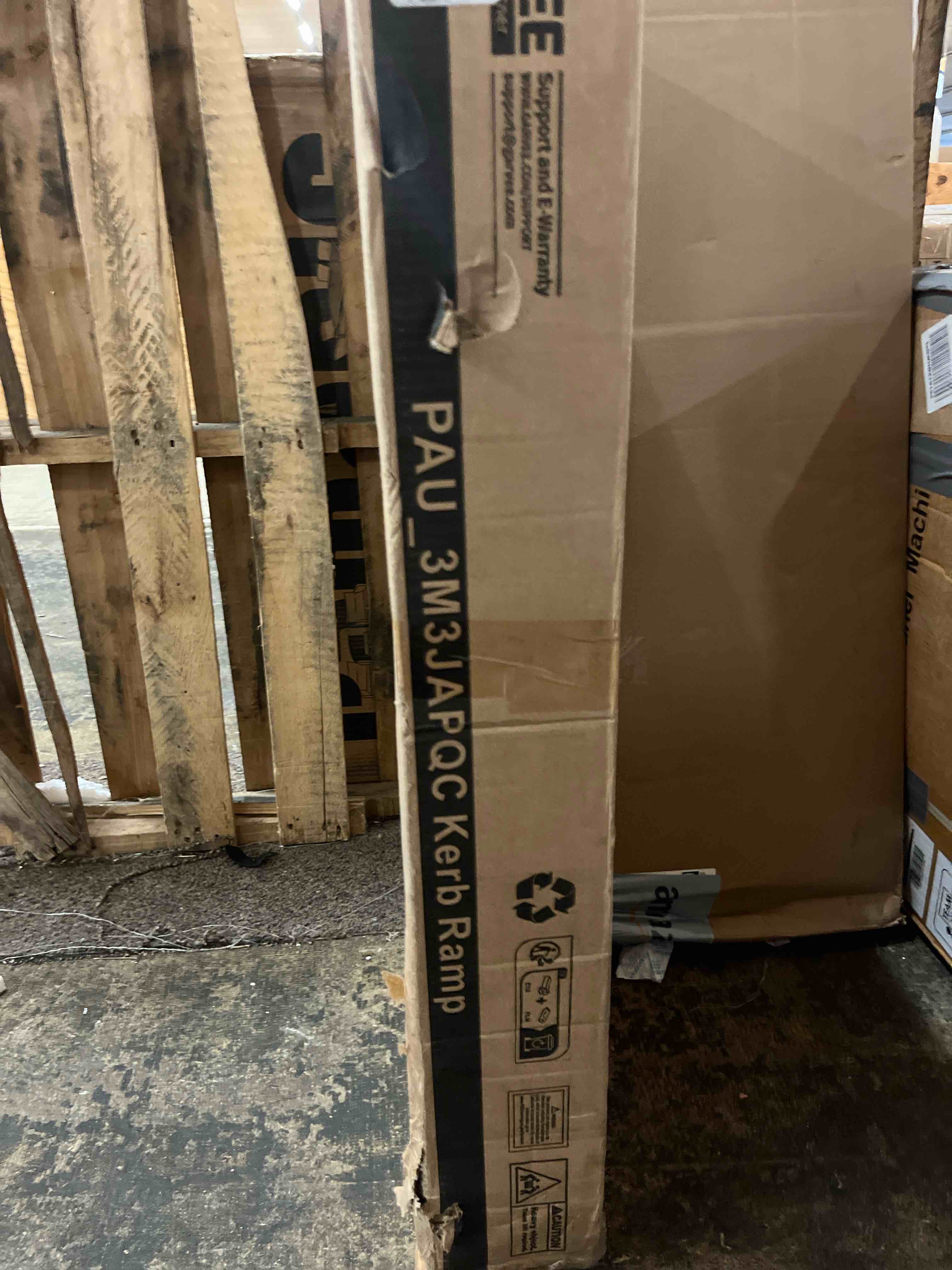 Condition photo showing New/Like New for heavy-duty rubber driveway curb ramp 4.1-inch rise threshold ramp with non-slip surface, 55,000 lb capacity, for trucks, suvs, wheelchairs & mobility equipment, easy to assemble
