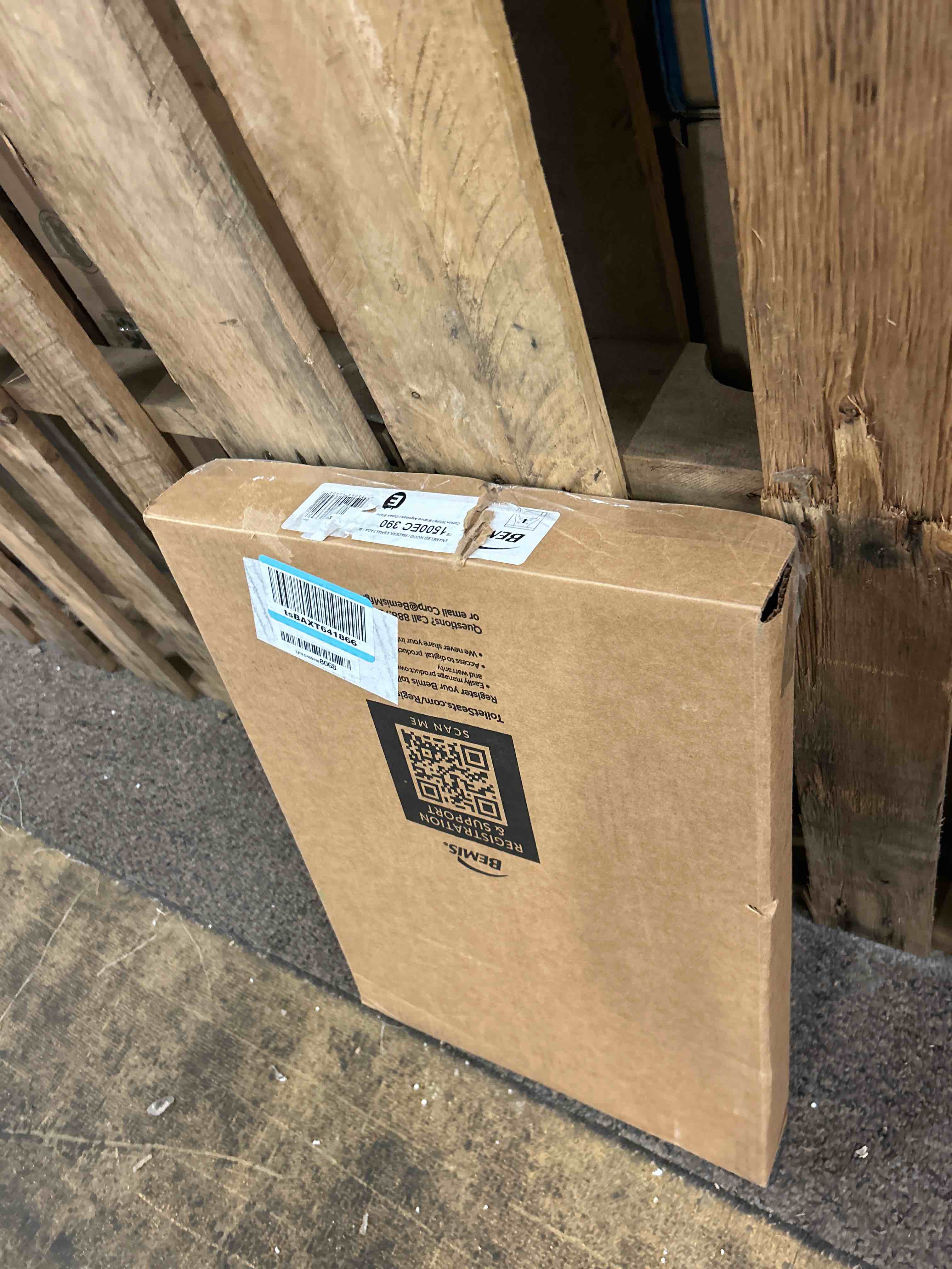 Condition photo showing New/Like New for bemis 1500ec 390 lift-off wood elongated toilet seat, cotton white (pack of 1)