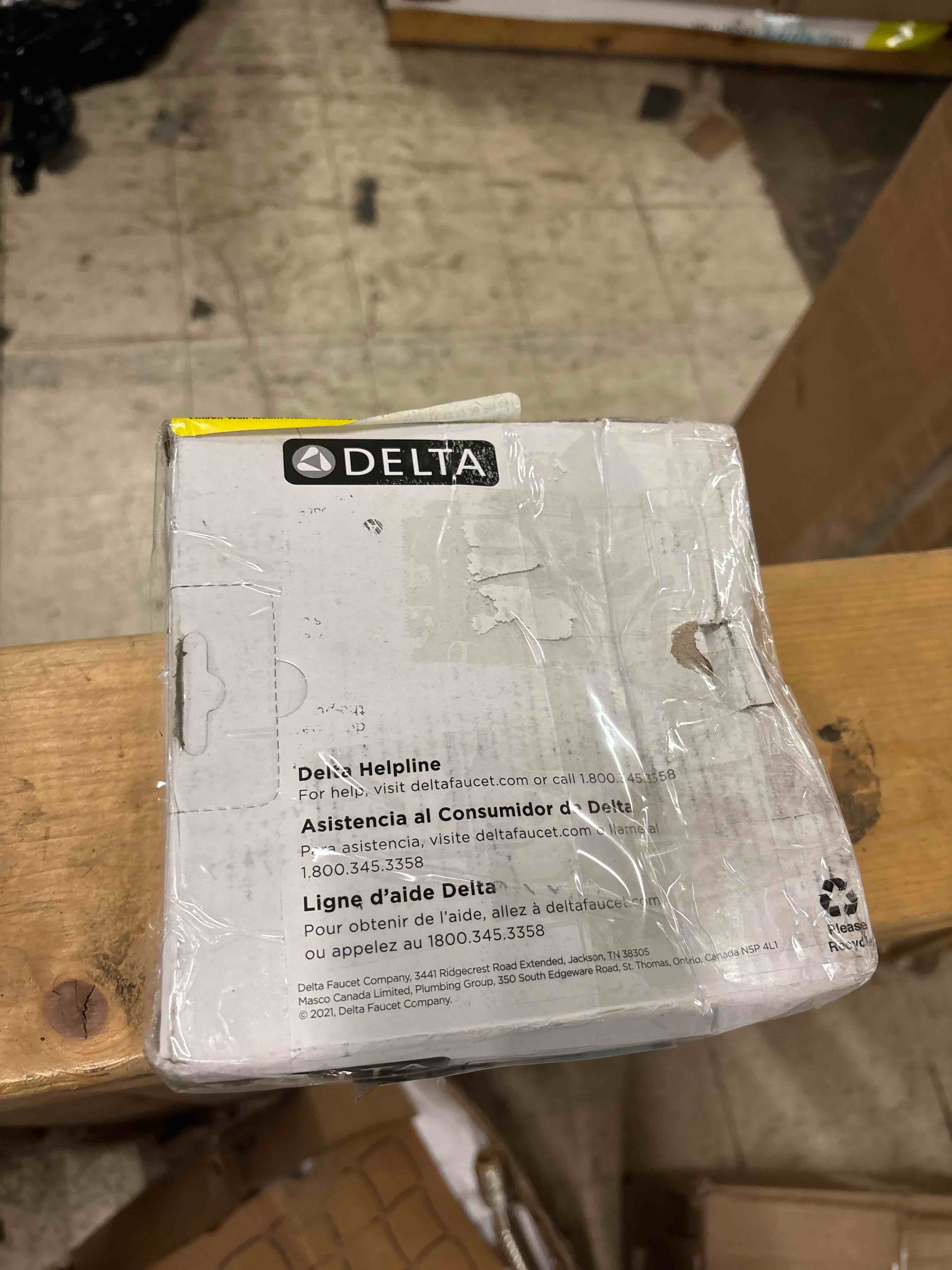 Condition photo showing New/Like New for Delta Linden (1-Pack) Hand Towel Holder Brilliance Stainless Steel Towel Racks for Bathroom Wall Round Towel Ring Holder for Bath Towel Hanger for Kitchen, Bathroom Accessories 79446-SS