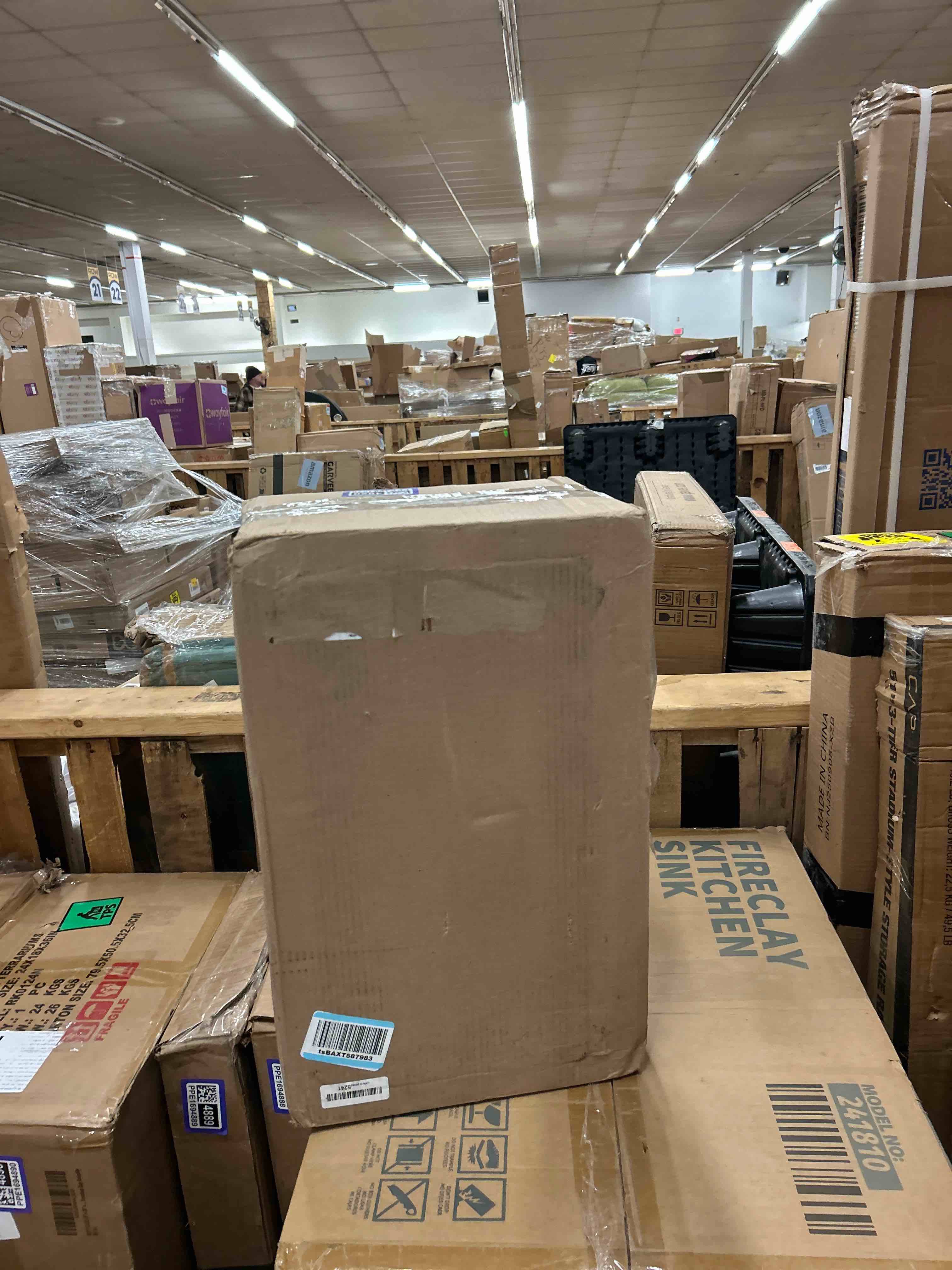 Condition photo showing New/Like New for Pelican Vault V525 Hard Case (Camera, Pistol, Gear, Equipment)