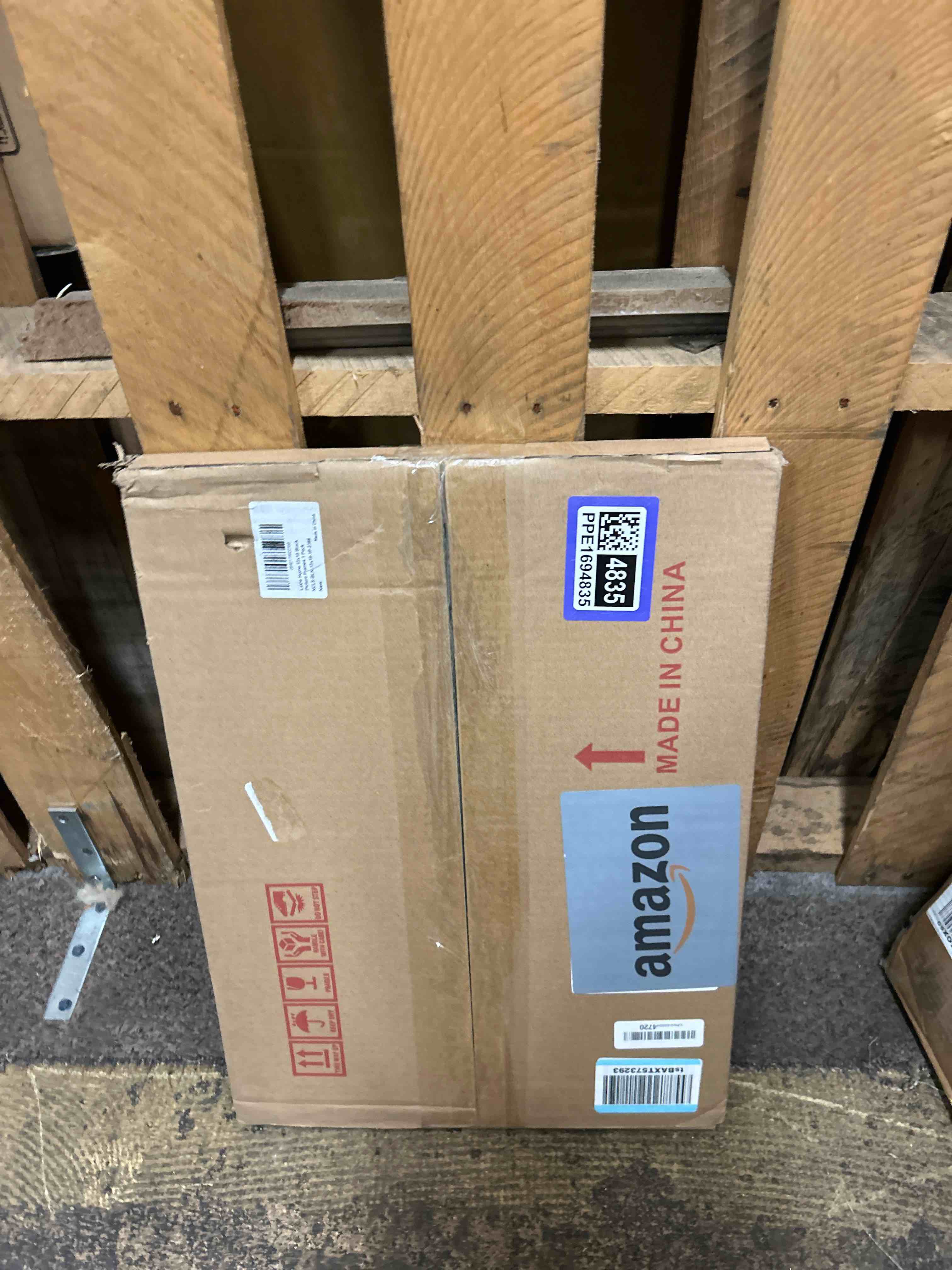 Condition photo showing New/Like New for LaVie Home 13x19 Picture Frame Black Poster Frame, Display Pictures 11x17 with Mat or 13x19 Without Mat, Stable and Sturdy Frame and Polished Plexiglass, Horizontal and Vertical Format of The Walls