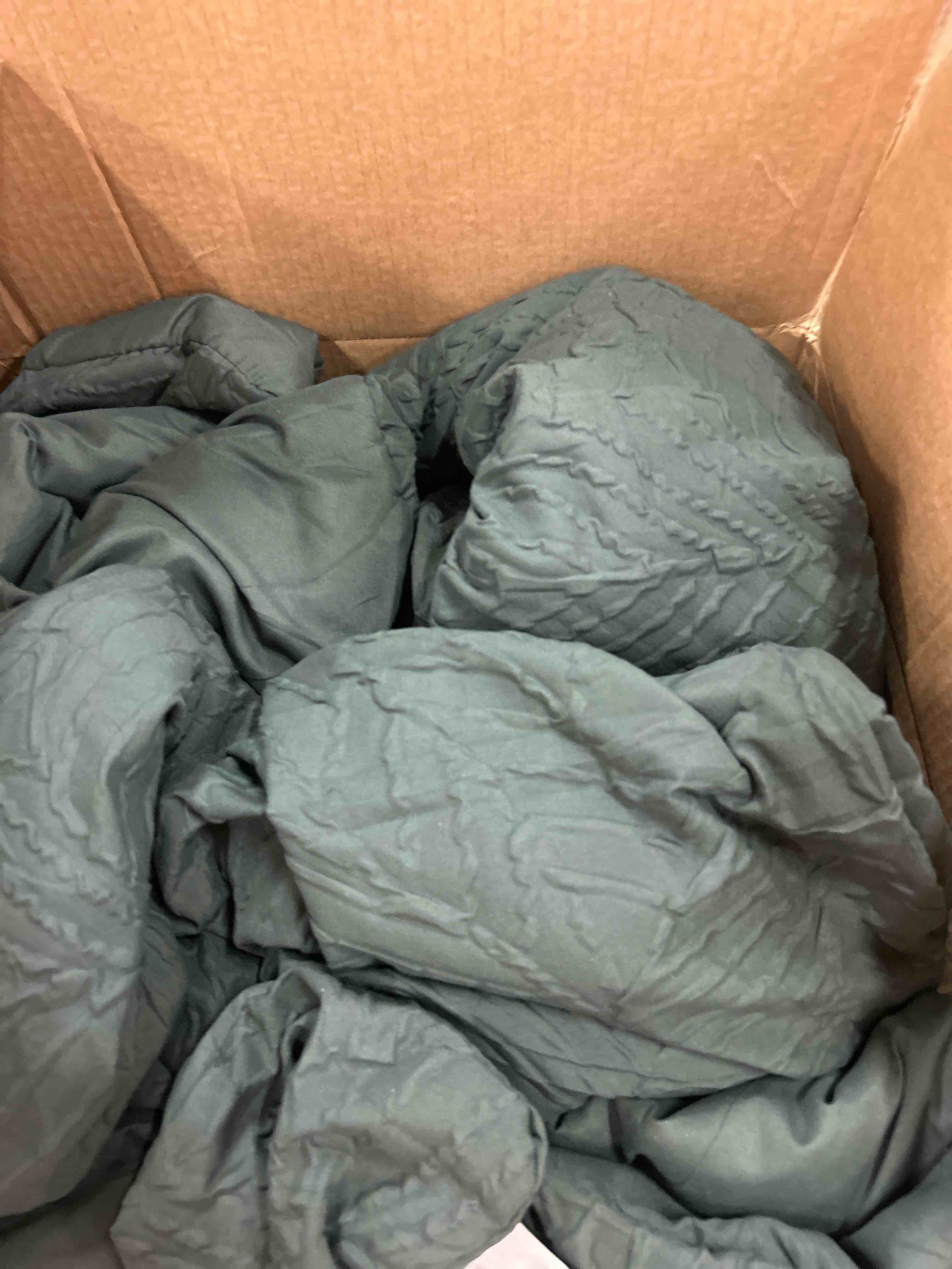 Condition photo showing New/Like New for HYMOKEGE Dark Green/Sage Green Queen Comforter Set Seersucker 7 Pieces, All Season Luxury Bed in a Bag Queen for Bedroom, Bedding Set with Comforter, Sheets, Pillowcases & Shams