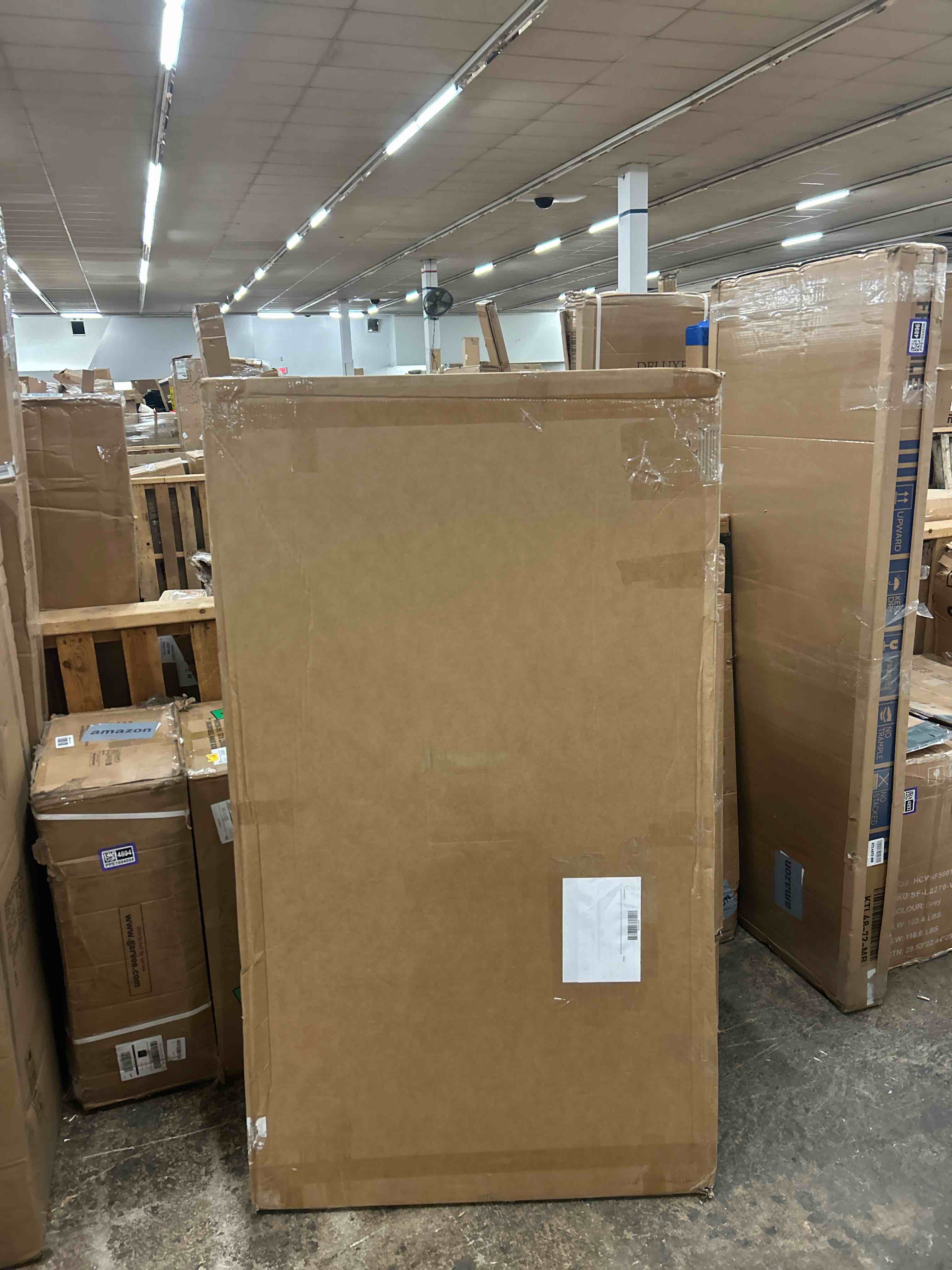 Condition photo showing New/Like New for DreamLine SlimLine 32 in. D x 60 in. W x 2 3/4 in. H Left Drain Single Threshold Shower Base in White, DLT-1132601