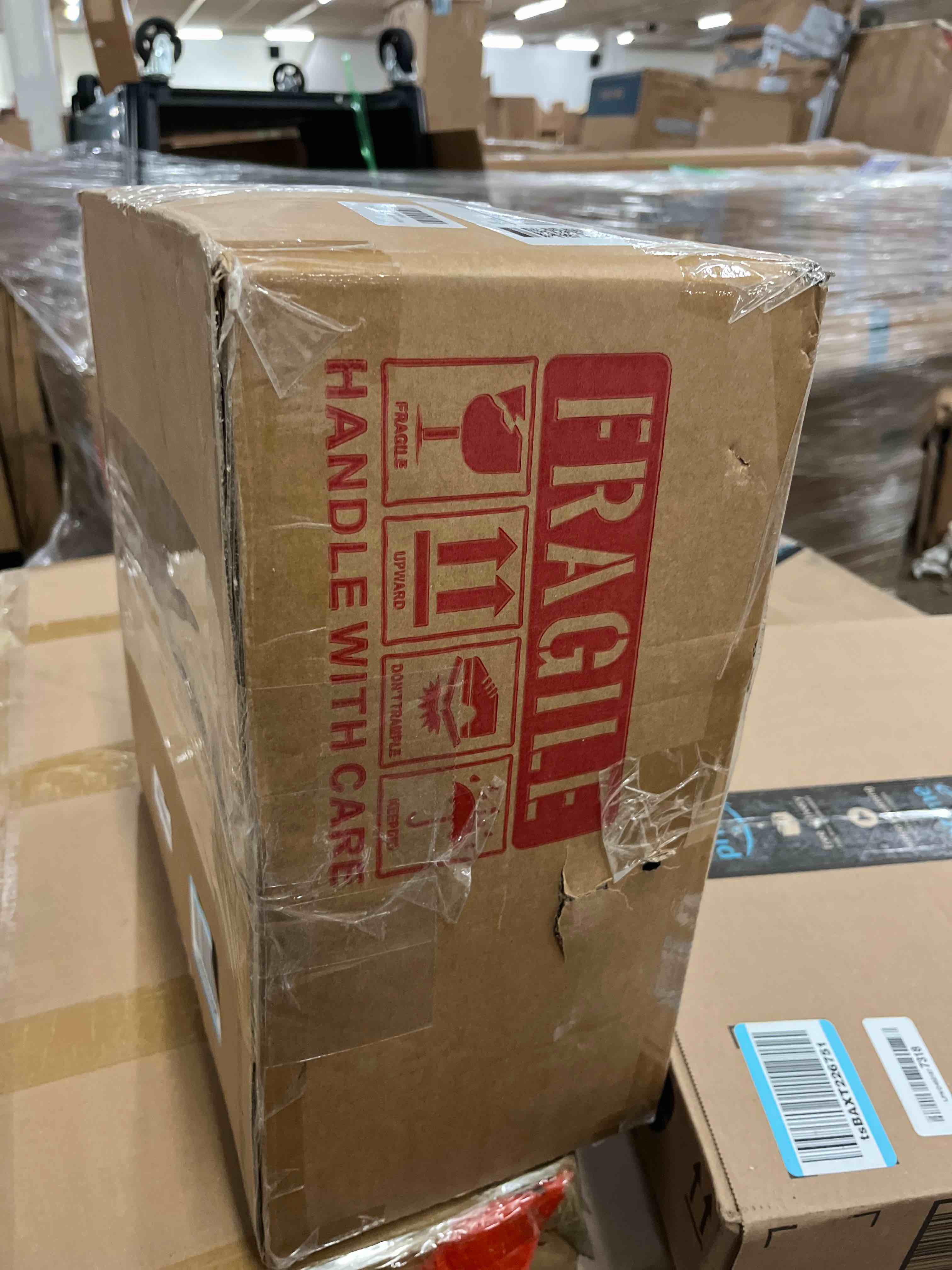 Condition photo showing New/Like New for Garage Stool, Adjustable Height Swivel Work Mechanic Shop Stool with Backrest, Pneumatic Shop Chair for Home, Workshop, 300 LBS Capacity, 360° Rotation, Heavy Duty, Black