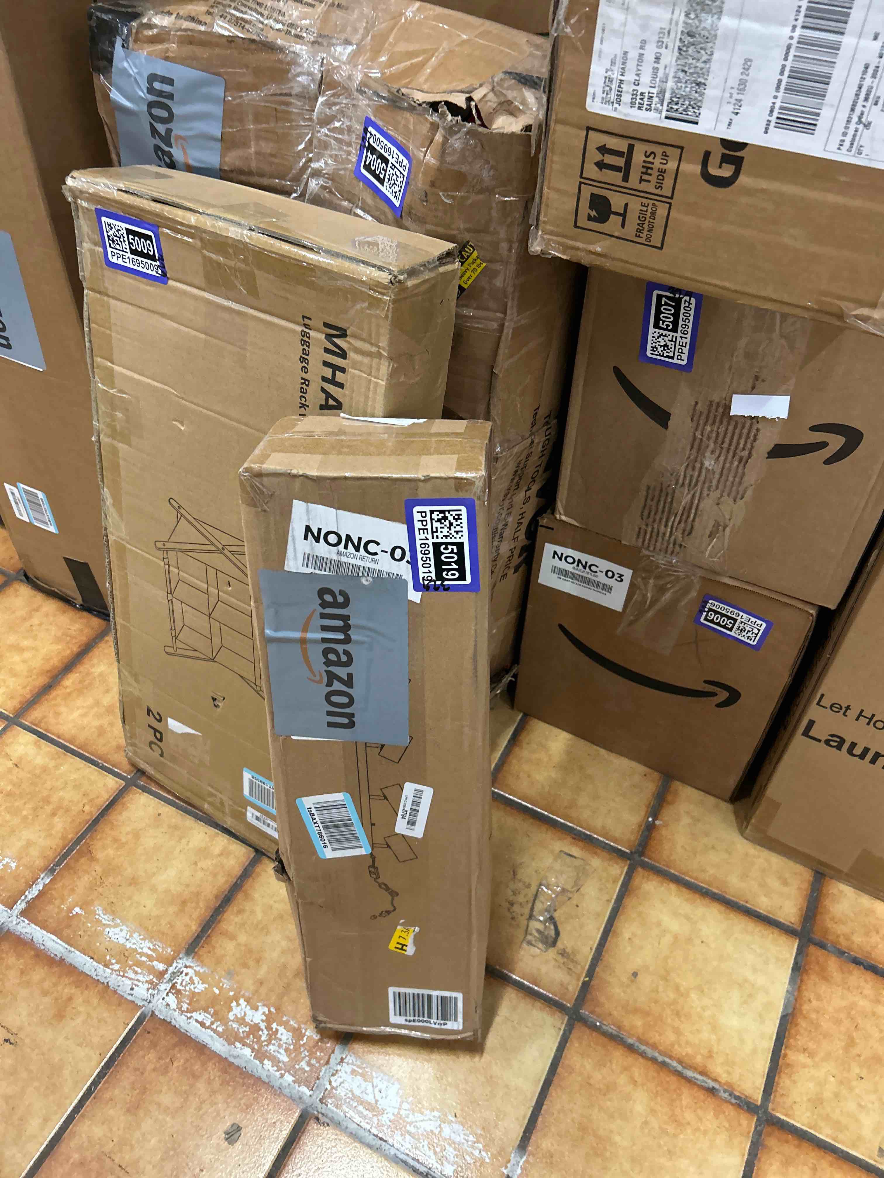 Condition photo showing New/Like New for BoostArea LED 4 Light Track Lighting Kit, Black 4 Way Ceiling Spot Lighting, Flexibly Rotatable Light Head for Kitchen, Living Room, Bedroom, Bulb Not Included