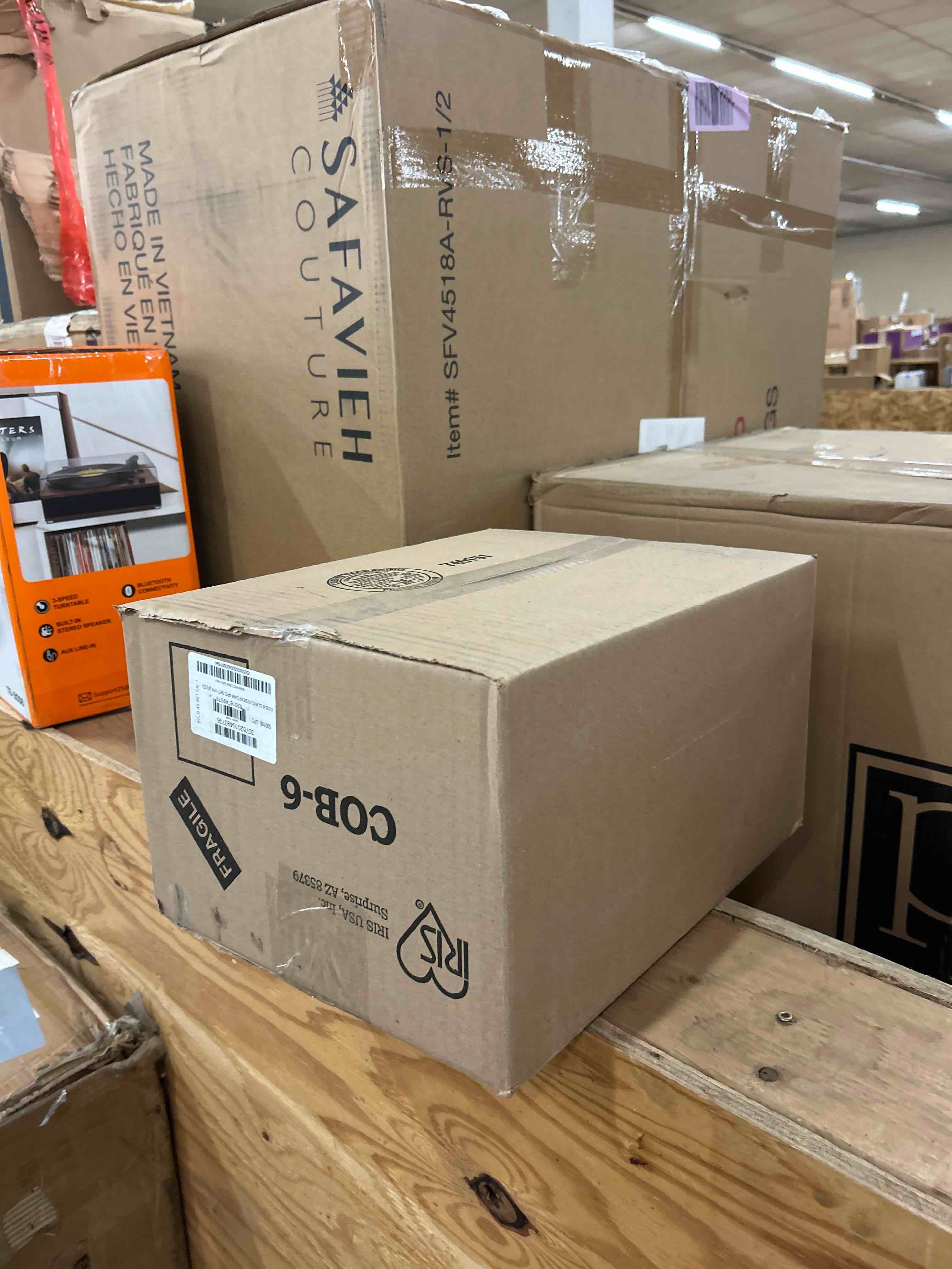 Condition photo showing New/Like New for IRIS USA 6 Qt. Plastic Storage Bins Containers with Lids, 4 Pack, Sensory Bin, Craft Storage, Craft Organizers and Storage, Organizing Container for Home, Office and School Supplies, Stackable, Clear