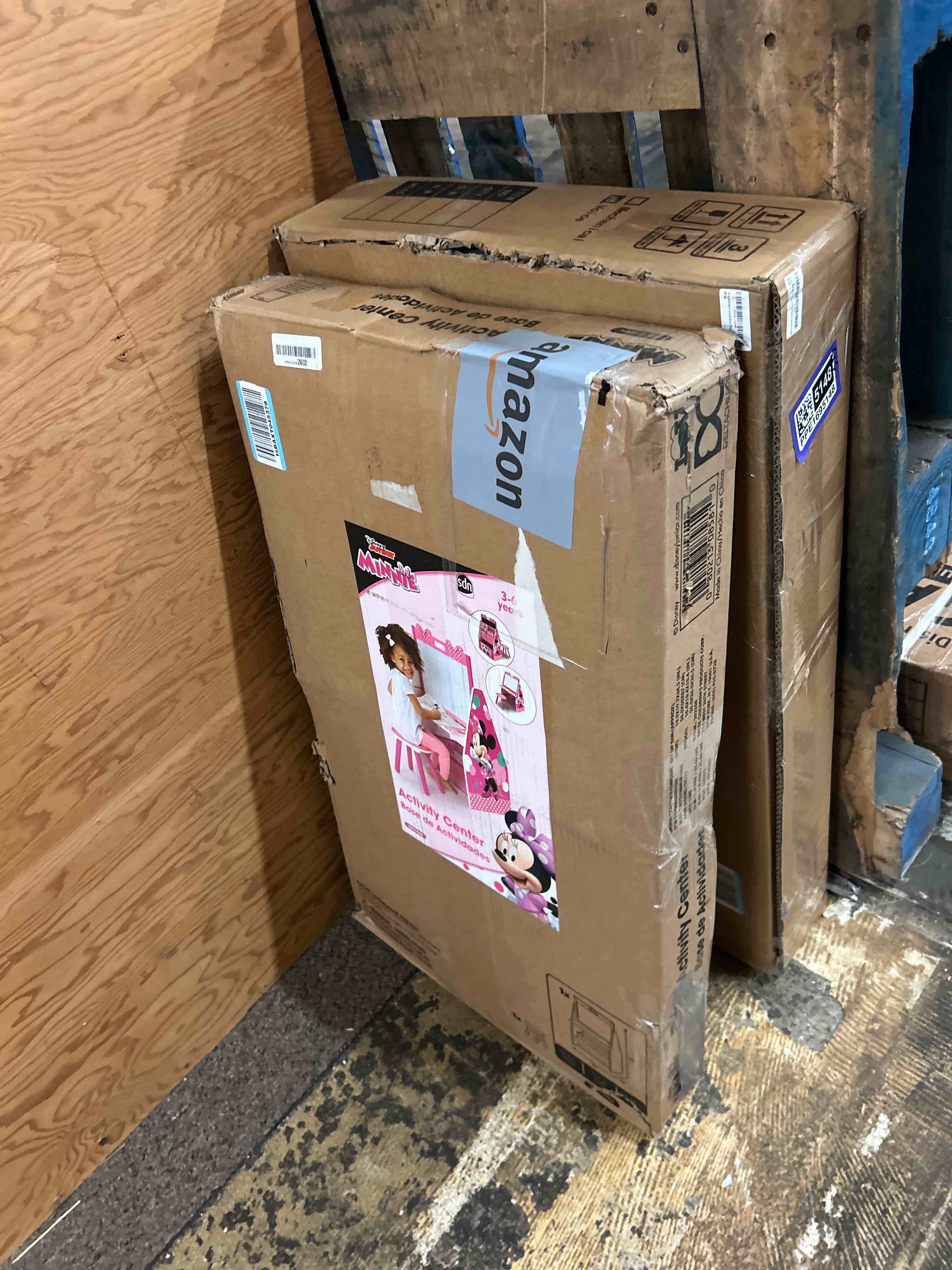 Condition photo showing New/Like New for Disney Minnie Mouse Deluxe Kids Art Table  Easel  Desk  Stool & Toy Organizer by Delta Children  Greenguard Gold Certified