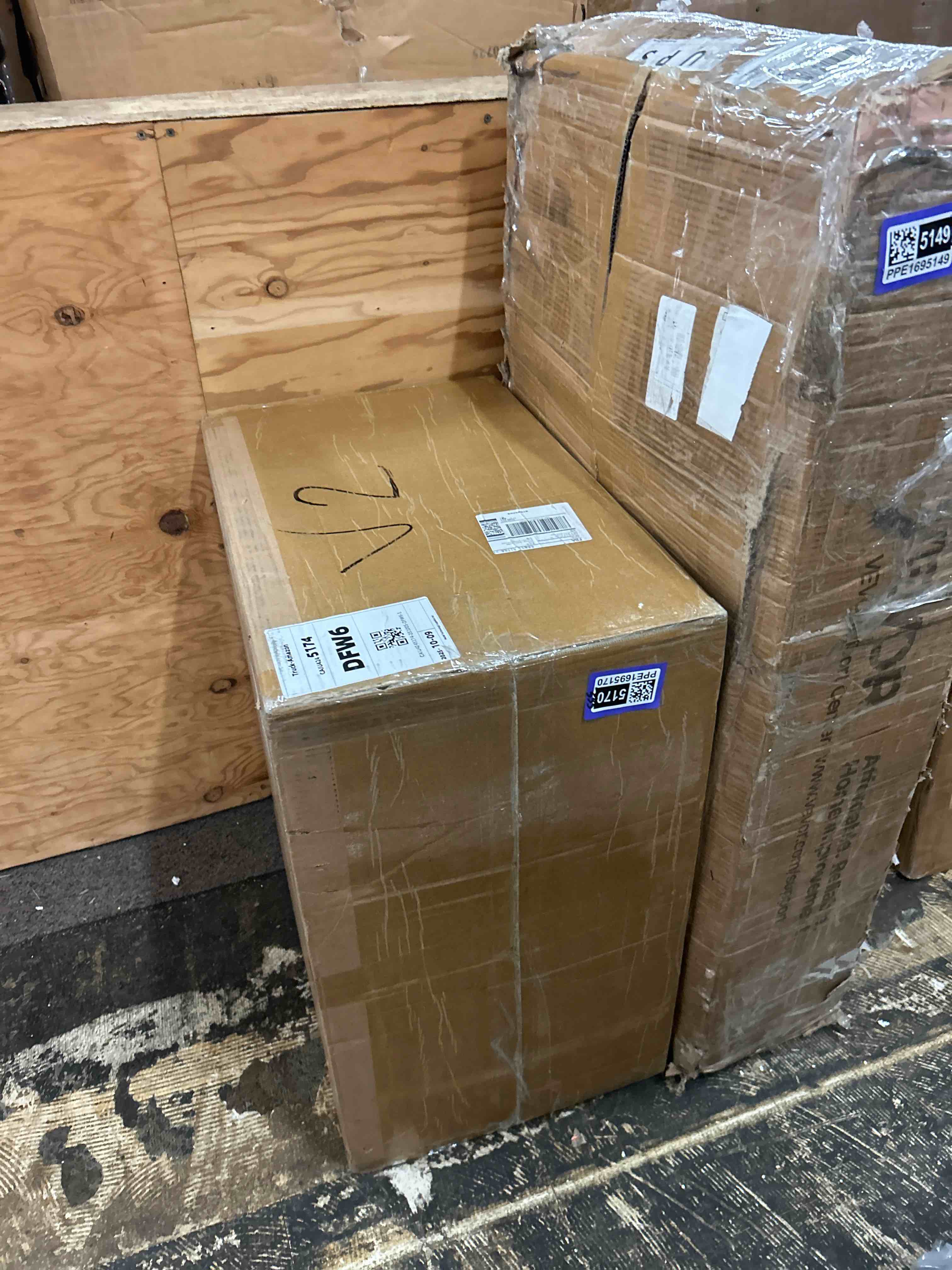 Condition photo showing New/Like New for Huge Eagle Statue - 24.4 Inch Outdoor Eagle Statue for Garden, Outside,Yard Decoration