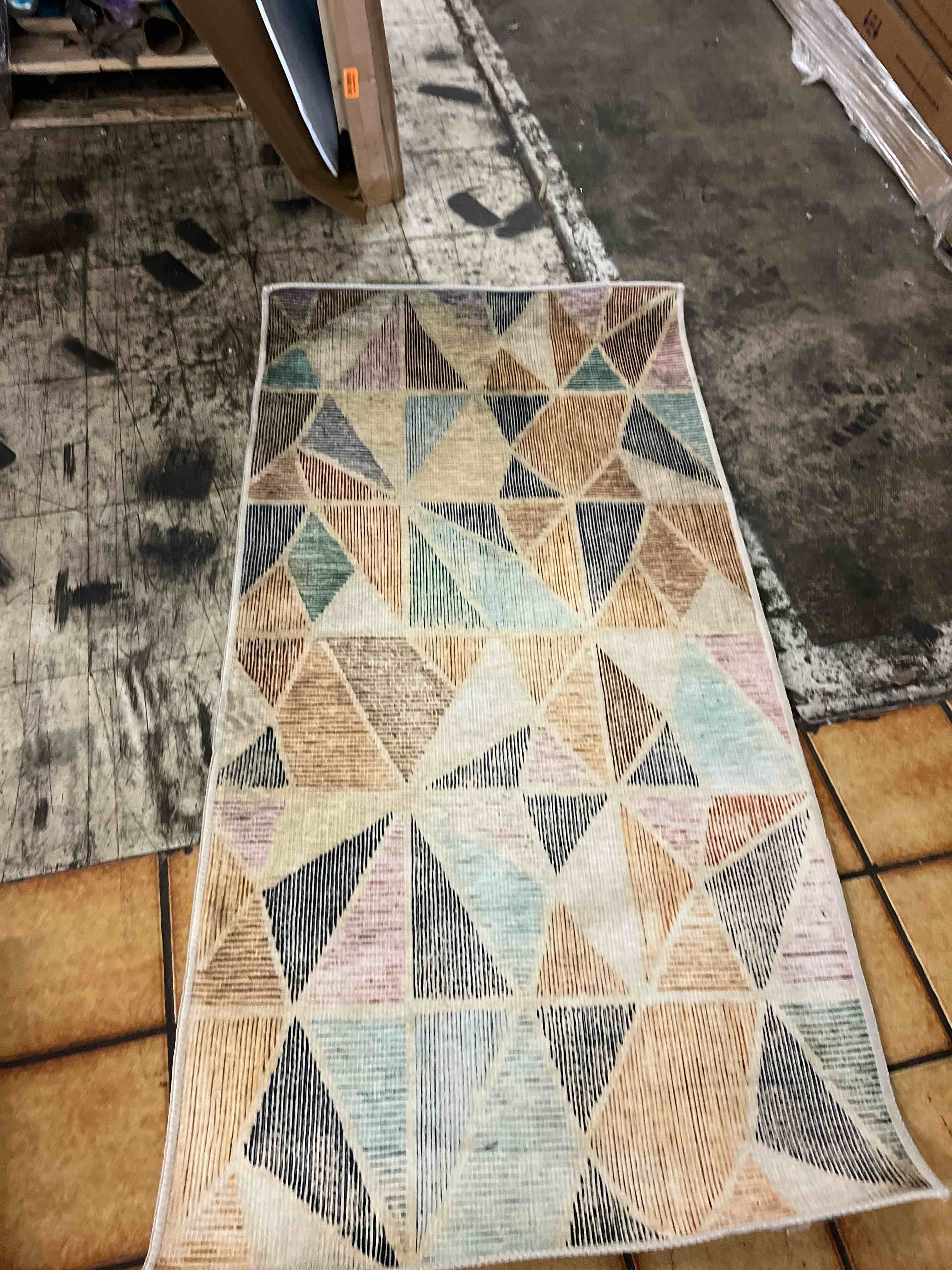 Condition photo showing New/Like New for Latitude Run Senikka Performance Washable Geometric Indoor / Outdoor Rug (3 x 5)