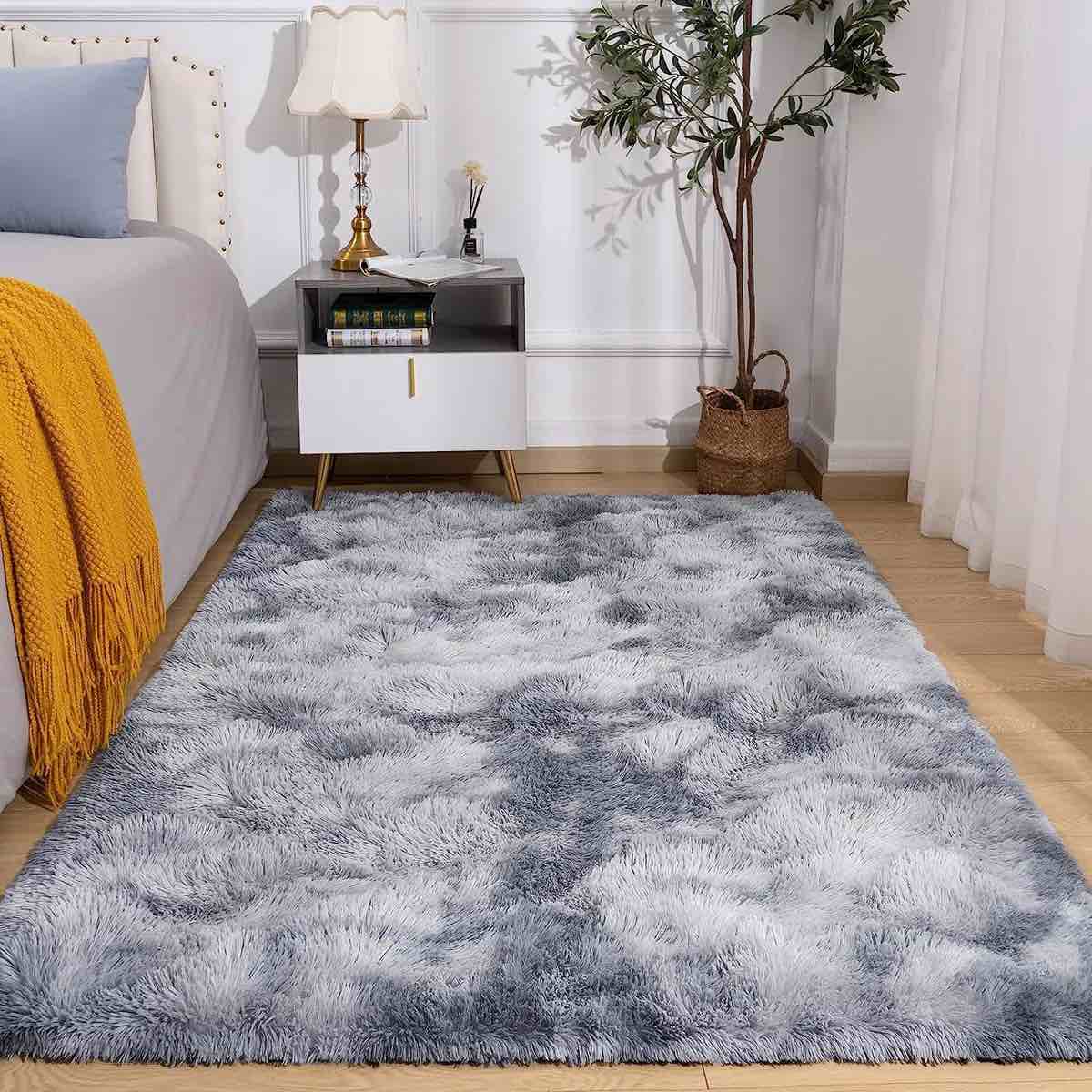 Condition photo showing New/Like New for Antonije Tie Dye Shag Area Rug (5 x 8 Foot)