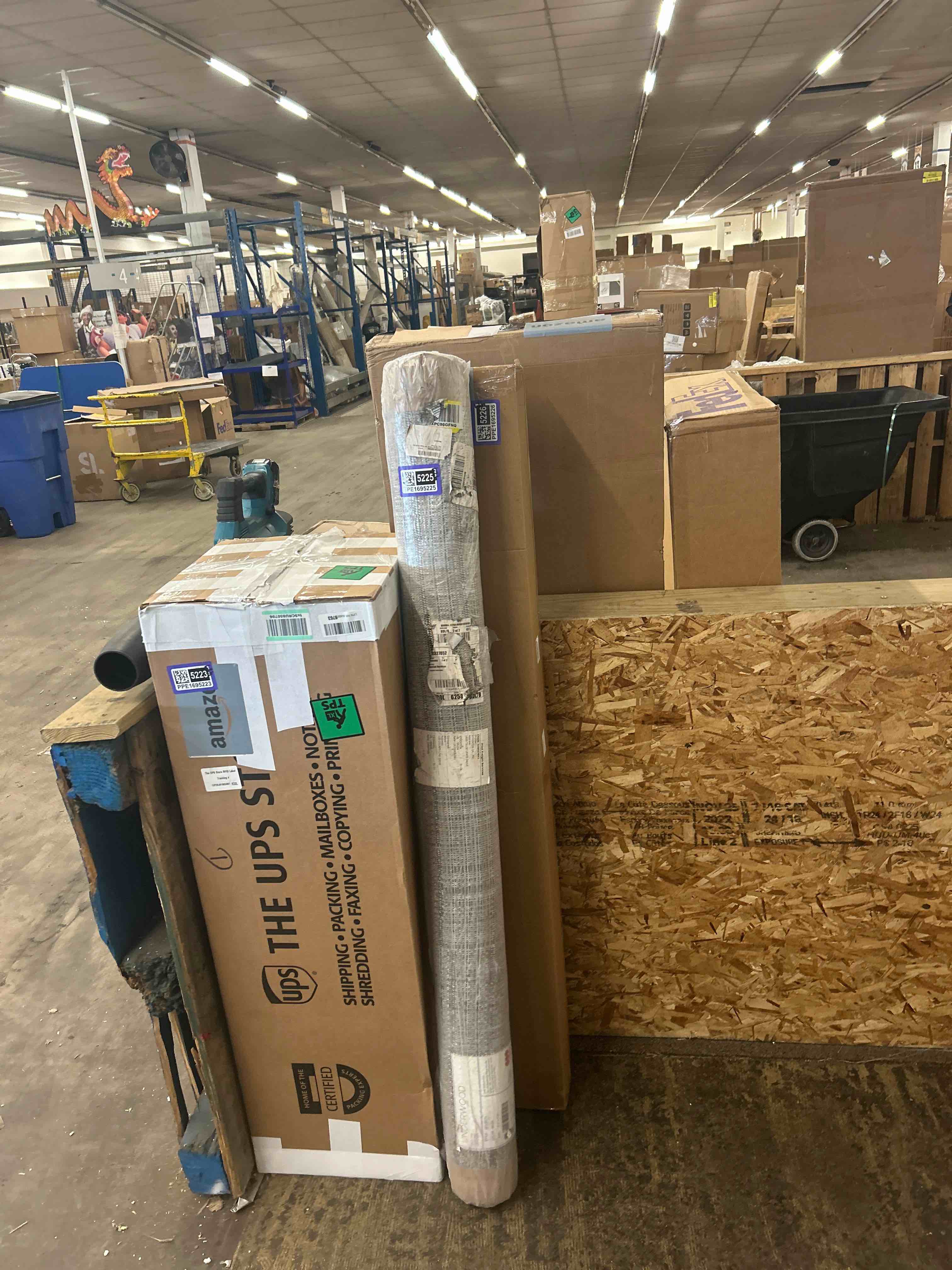 Condition photo showing New/Like New for nuLOOM Liz Textured Soft Shaggy Stripes Area Rug, 5'3" x 7'6", Beige