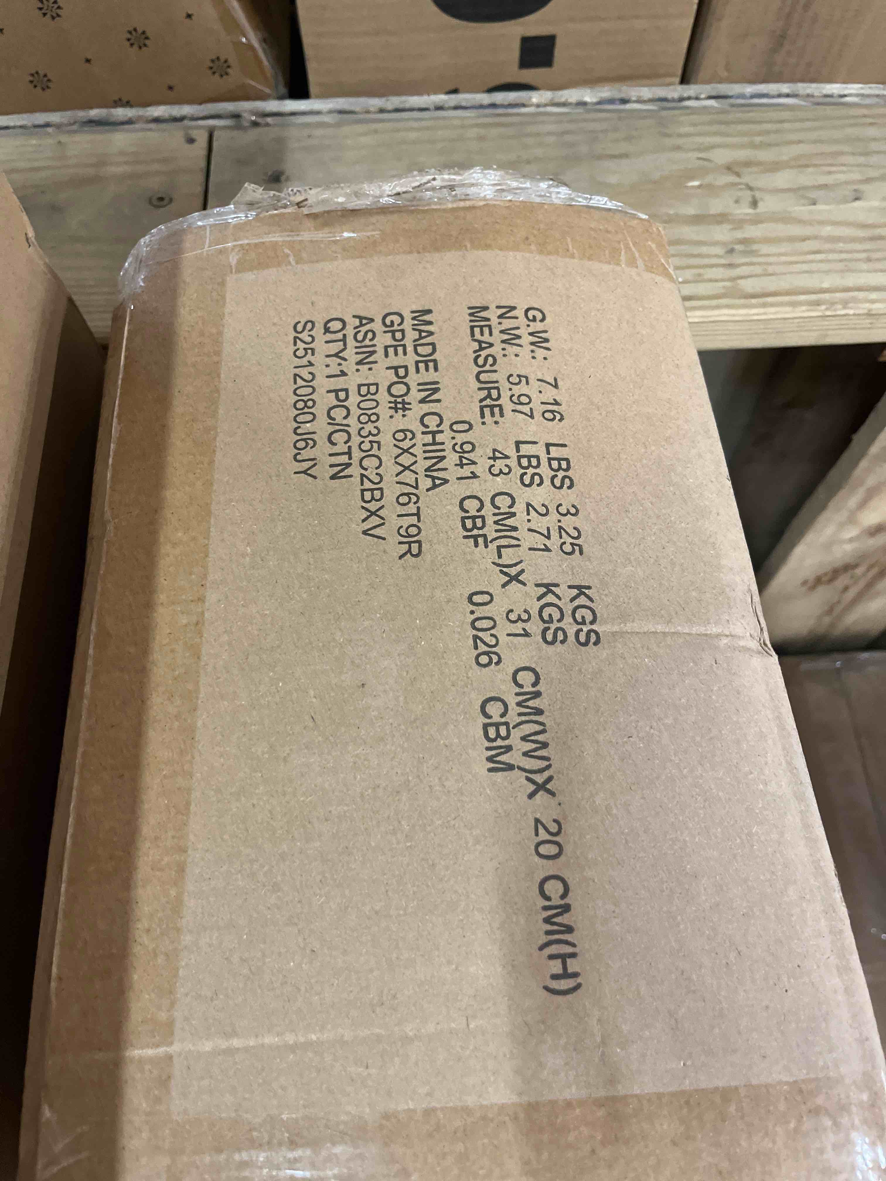 Condition photo showing New/Like New for Amazon Basics White Down Alternative Comforter and Duvet Insert with Corner Tabs, Machine Washable, Full/Queen, All-Season