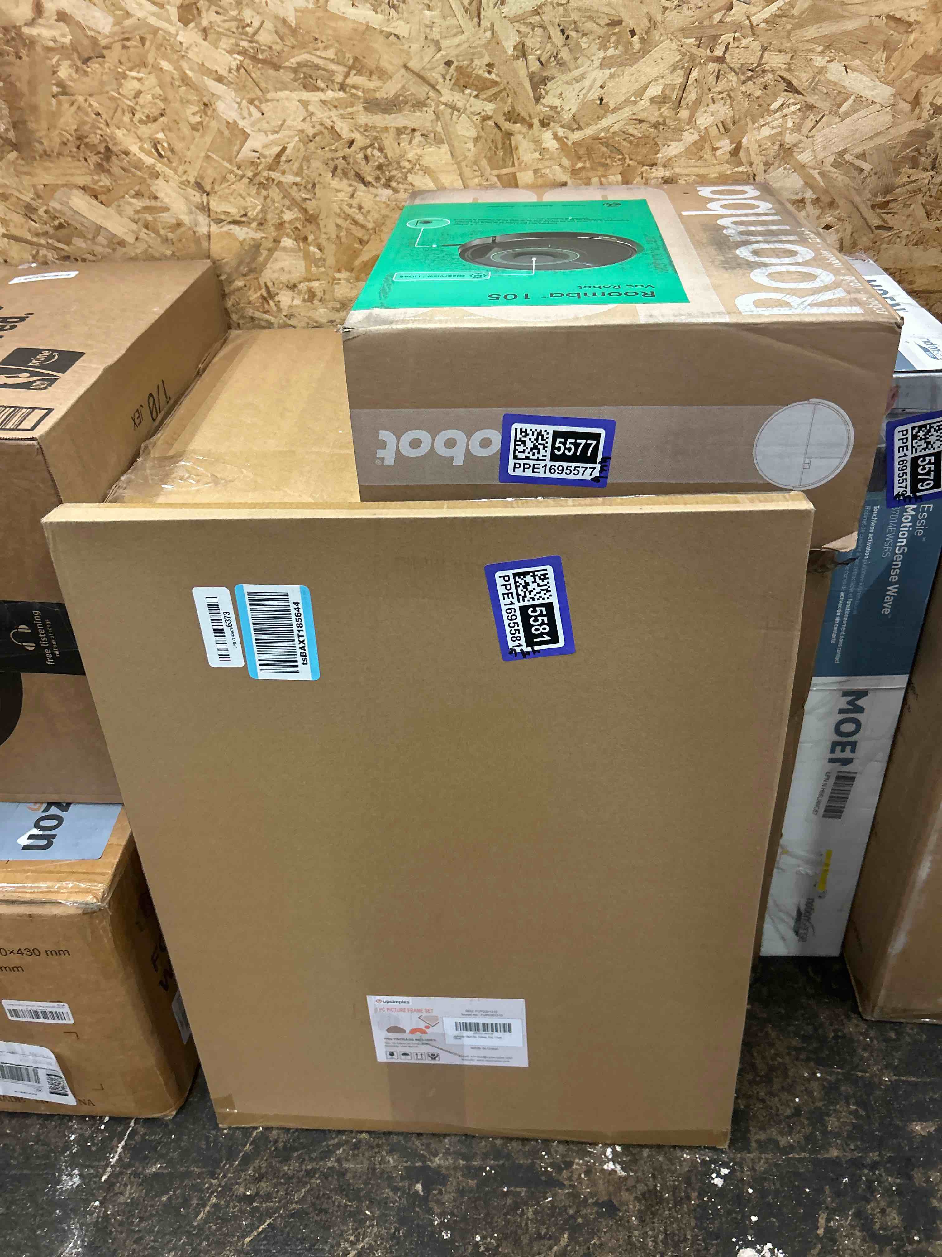 Condition photo showing New/Like New for upsimples 18x24 Picture Frame, Display Pictures 16x20 with Mat or 18 x 24 Without, Wall Hanging Poster Frames, Gold, 1 Pack