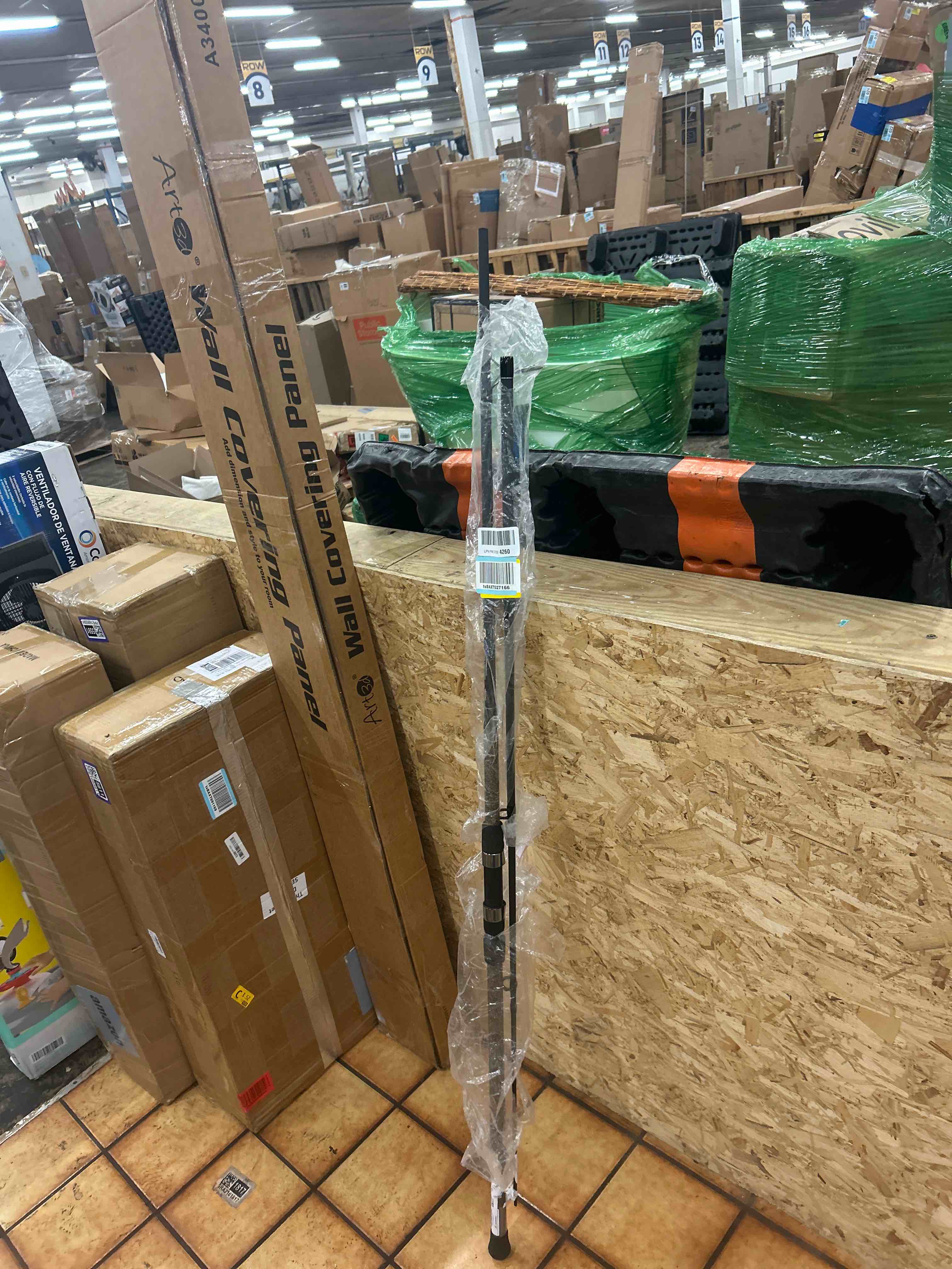 Condition photo showing New/Like New for Okuma Fishing LC-S-1002H-1 Longitude Surf Spin Rod [10   Heavy 2 Piece]