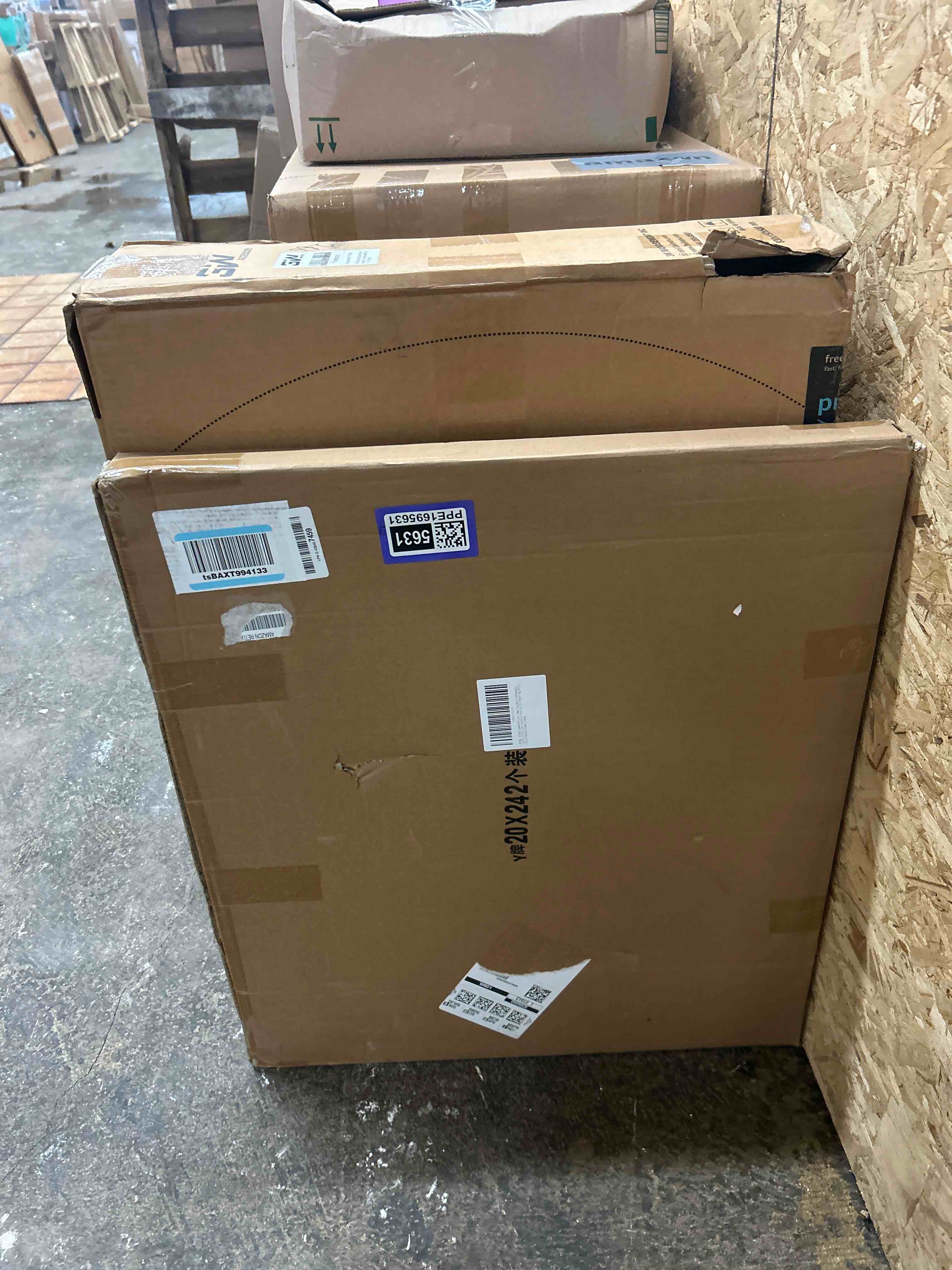 Condition photo showing New/Like New for 20x24 Picture Frame, Wooden Poster frame for 20 x 24 in Photos and Art Prints, Horizontal or Vertical Wall Mounting, Black 20 x 24 Poster Frame, 2 Pack.