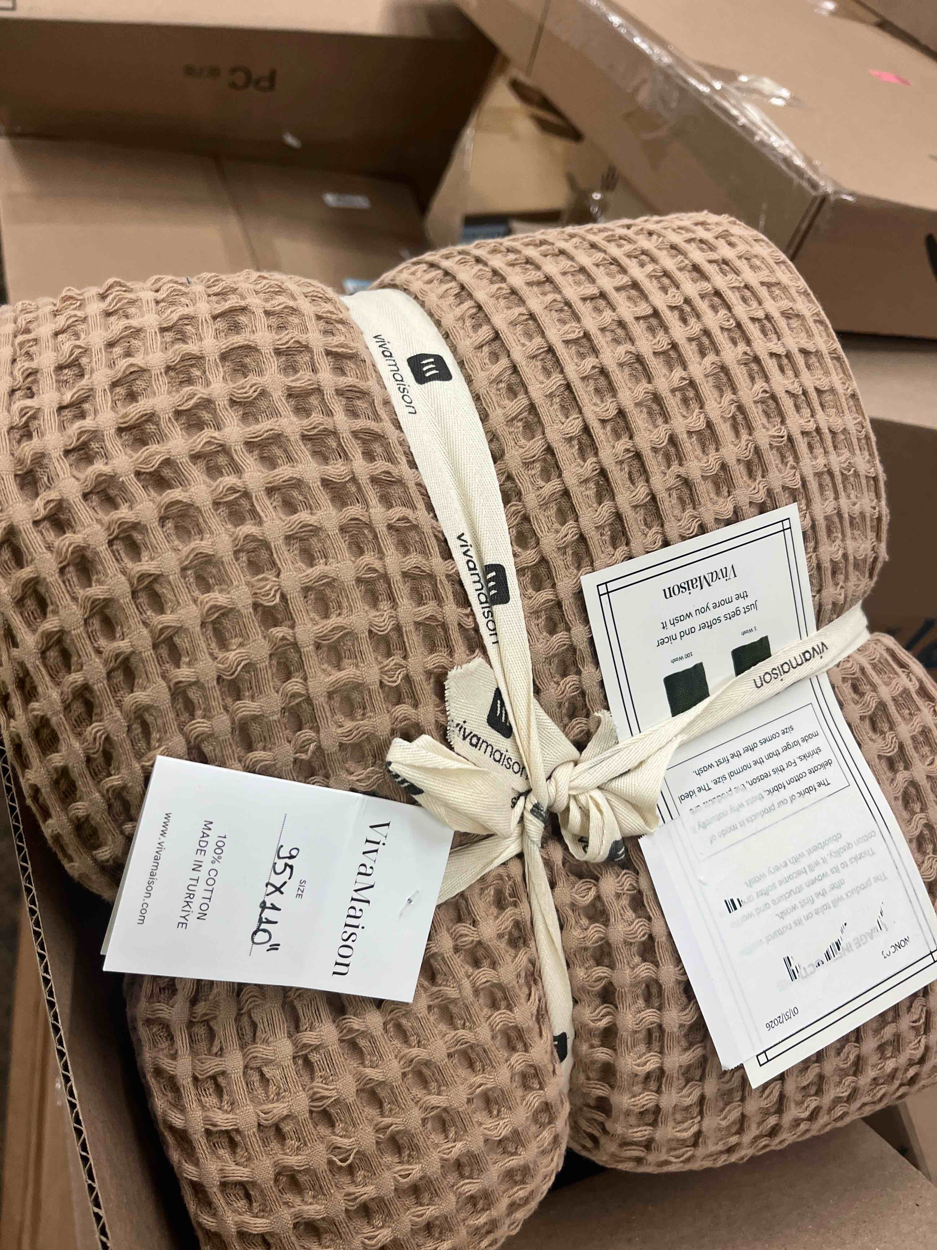 Condition photo showing New/Like New for 100% Turkish Cotton Waffle Blanket King Size Brown - Premium Quality, Light and Airy Waffle Weave All-Season Quilt - Lux Decorative Bedspread (Brown, King Size 95" x 110" Inch)