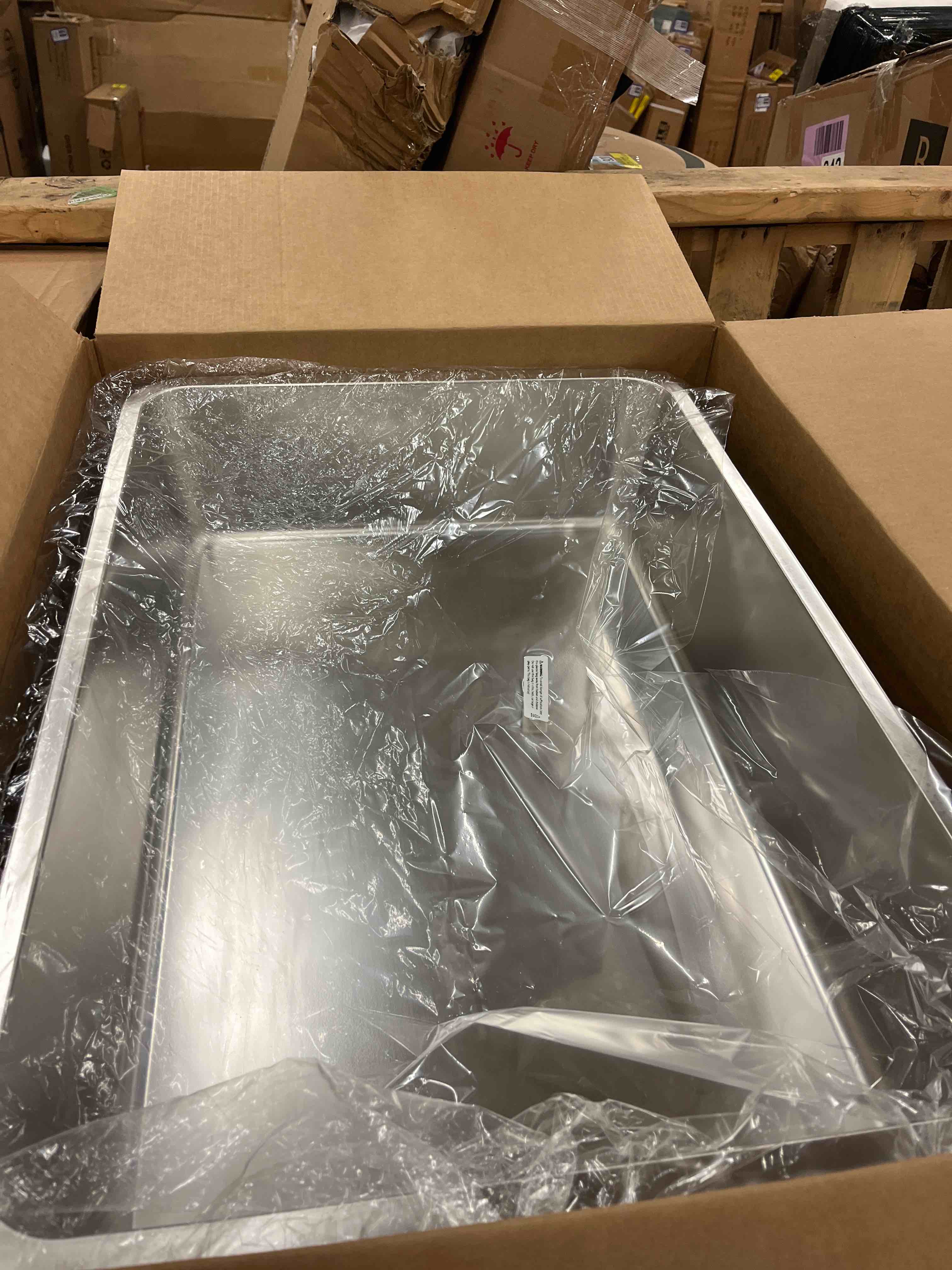 Condition photo showing New/Like New for KUNWU SUS304 Stainless Steel Food Grade 6" Deep Extra Large Cat Litter Box Corrosion Resistant Durable Pan 23.5" x 15.5" x 6"